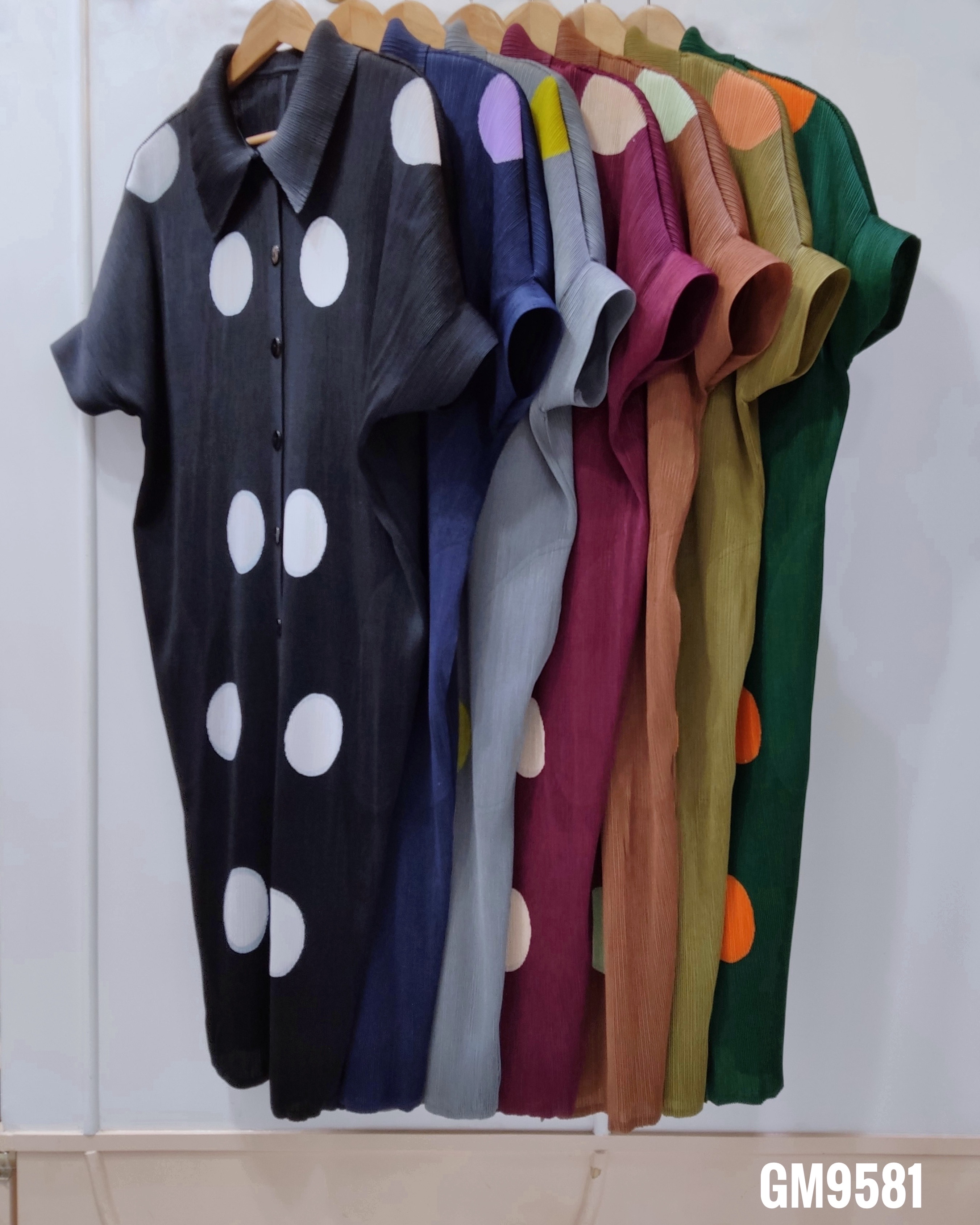 2MUAY รุ่น GM9581 เดรสอัดพลีท POLKA DOT BUTTON FRONT PLEATED DRESS 7 สี FREE SIZE