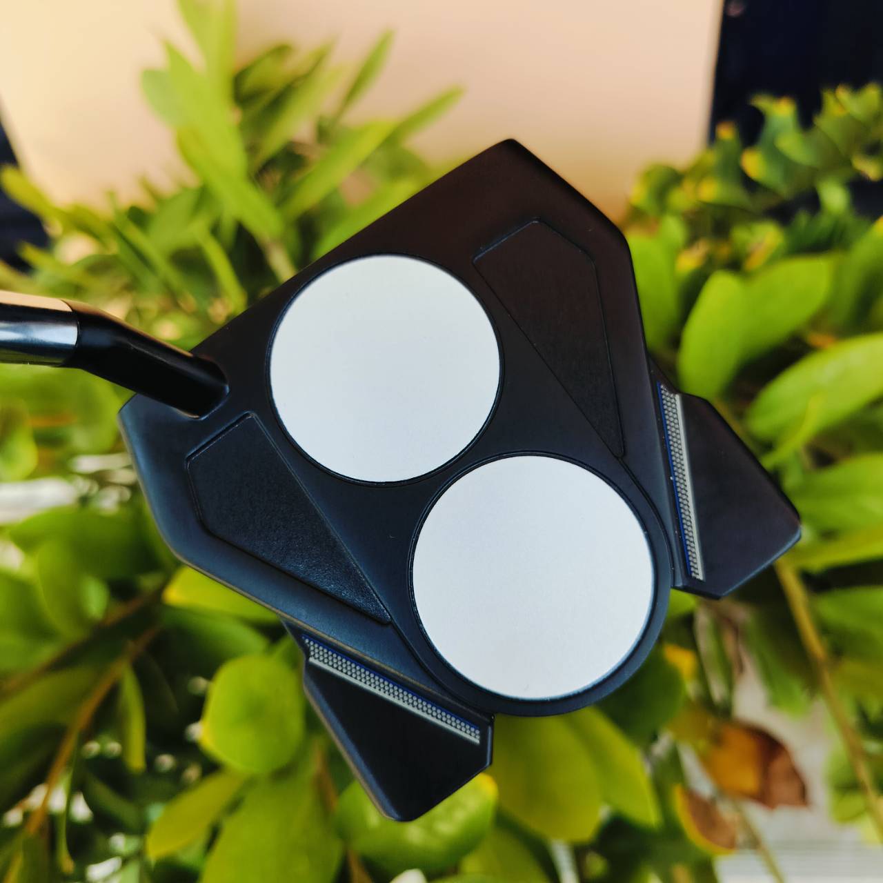 PUTTER ODYSSEY TEN 2-BALL ตัวนี้เป็นตัวใหม่ หน้า Microhinge Star Insert ก้าน Stroke Lab ตัวพัฒนาใหม่ ที่น้ำหนักรวมลดลง 7 กรัม แต่แข็งขึ้น ช่วยให้นักกอล์ฟมีเทมโป้ในสโตรกพัตต์ ที่เสถียรและแน่นอนมากขึ้น ไม้กอล์ฟพรีเมี่ยมมือสอง ของแท้ By NakaraLuxurious