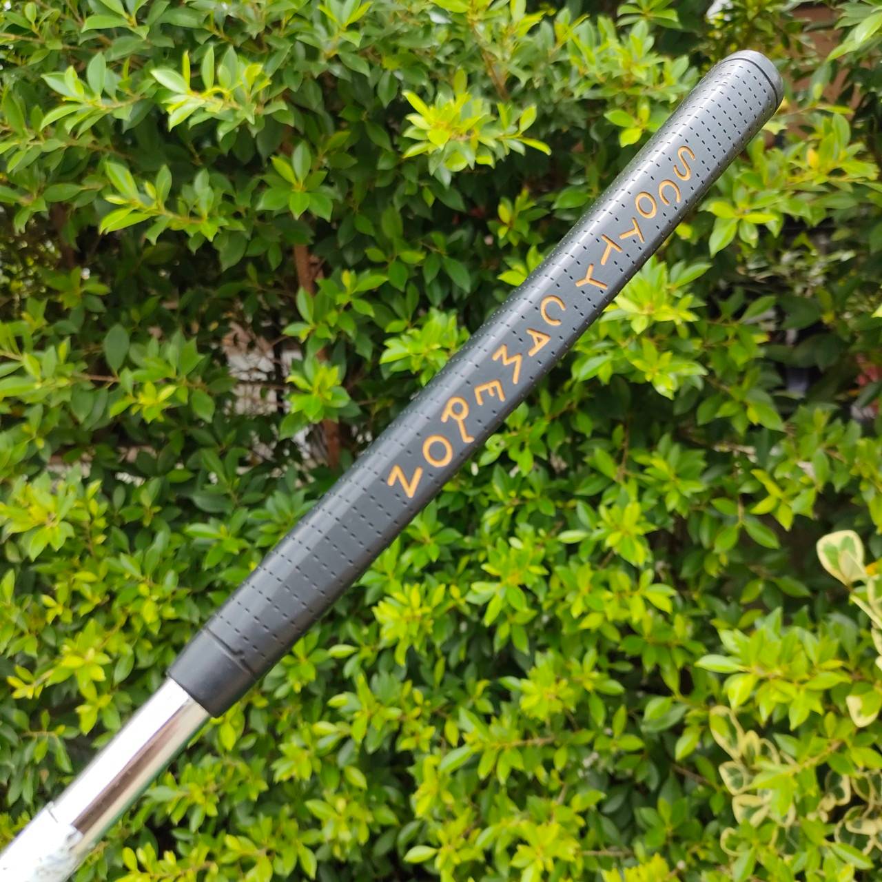 Scotty Cameron Studio Design No.5 Studio Design 5 รุ่นพิเศษที่โปรใน PGA Tour ใช้ , โดดเด่นและพัตต์ได้ดีมาก รุ่นนี้นักเก็บสะสมนิยมเก็บ!! ไม้กอล์ฟมือสอง ของแท้ BY NakaraLuxurious