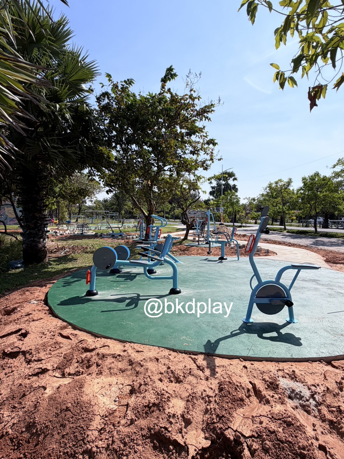 เครื่องออกกำลังกายกลางแจ้ง อุปกรณ์นั่งปั่นจักรยาน ลานกีฬาอเนกประสงค์ สนามกีฬา สั่งผลิตตามสีที่ต้องการได้