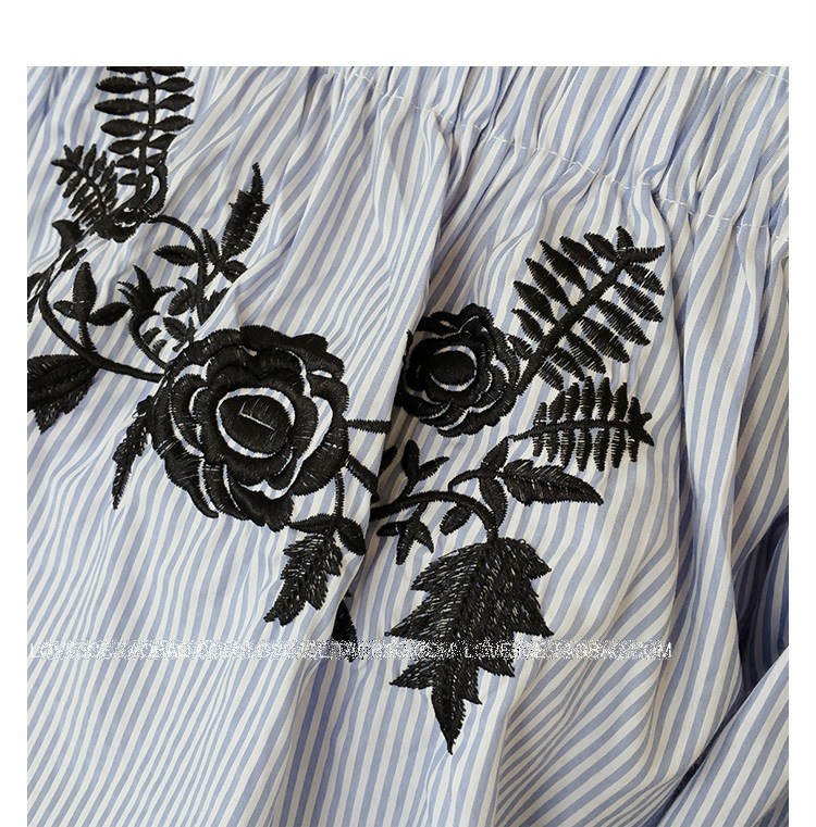 เสื้อเปิดไหล่ ปักลาย ดอกไม้ สีฟ้าลายริ้ว ตามแบบ