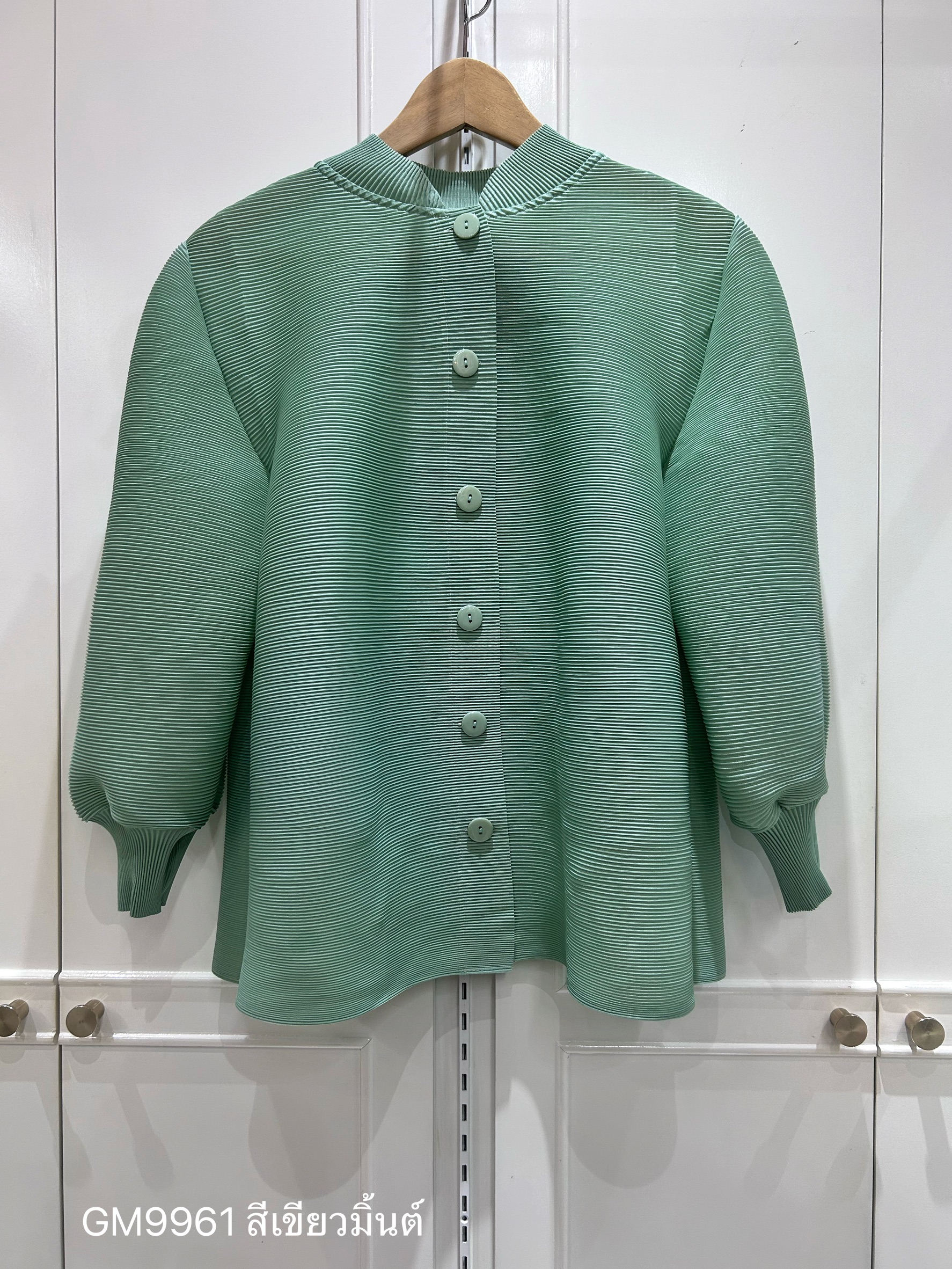 2MUAY GM9961 เสื้ออัดพลีทคอปกแมนดาริน กระดุมผ่าหน้า แขนจั๊ม MANDARIN CUFF SLEEVE PLEATED TOP 23 สี FREE SIZE