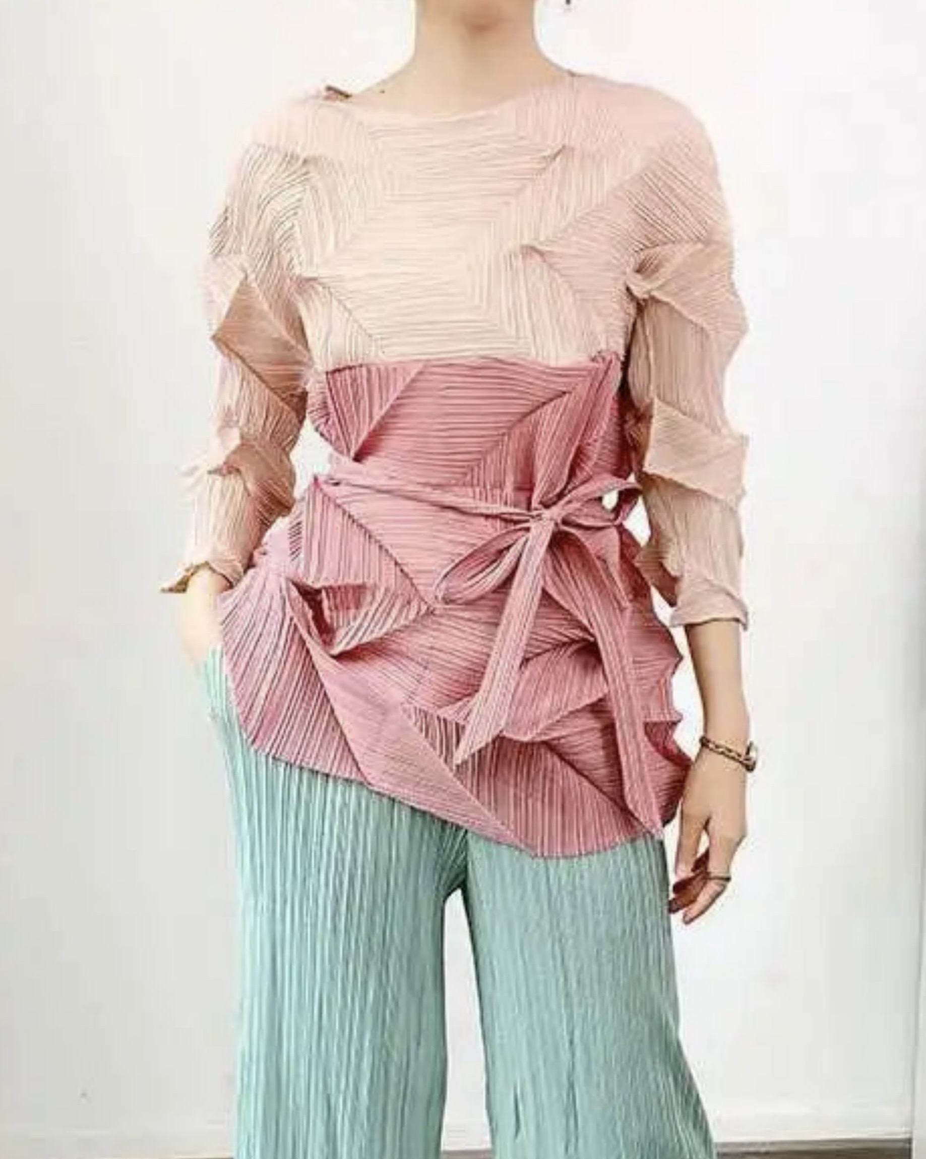 อกถึง 44 นิ้ว 2MUAY GM6671 เสื้ออัดพลีท TWO TONE ZIGZAG PLEATED TOP 7 สี FREE SIZE