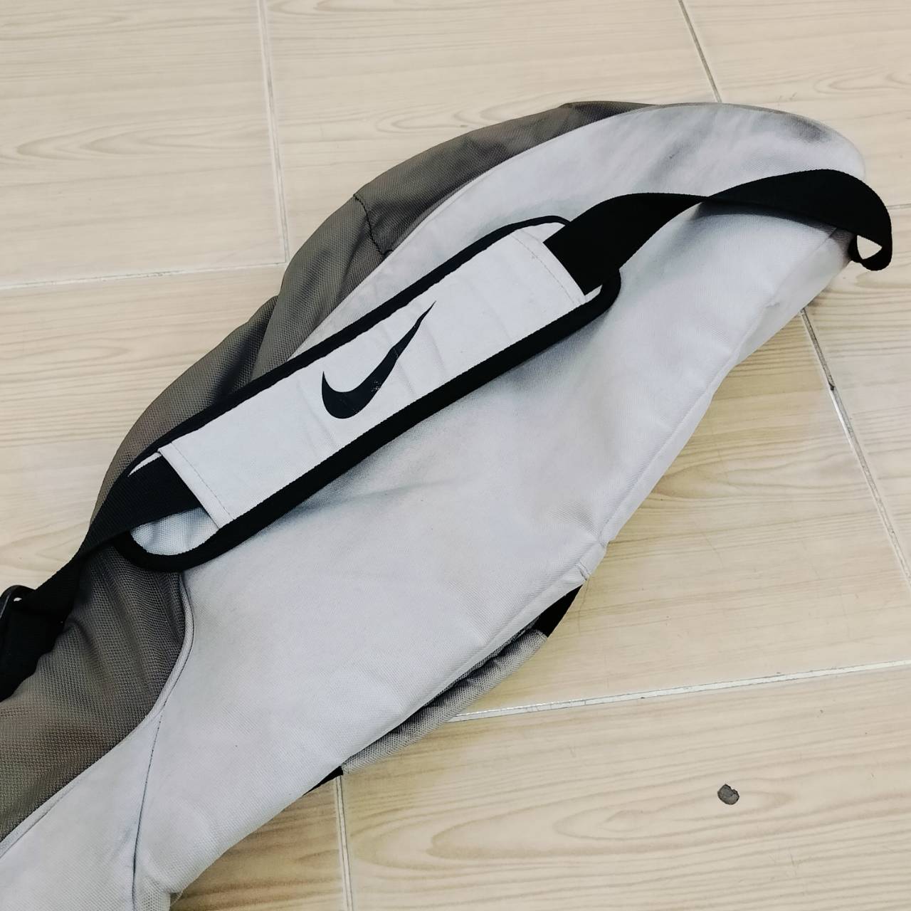 ถุงกอล์ฟ HALF SET NIKE ของแท้ มือสอง ใช้สะดวกสบาย แบ่างไม้ไปซ้อม หรือไปต่างจังหวัดดีมาก