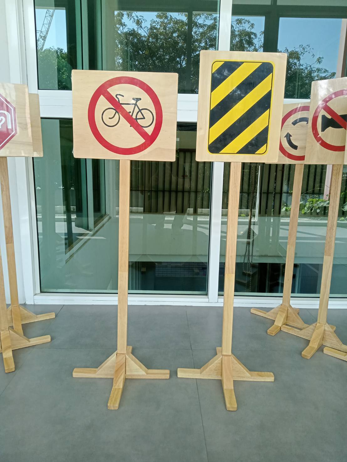 ชุดป้ายจราจรไม้ ตั้งสนาม ป้ายจราจรสนาม ป้ายไม้ (15 ชิ้น) พร้อมส่ง