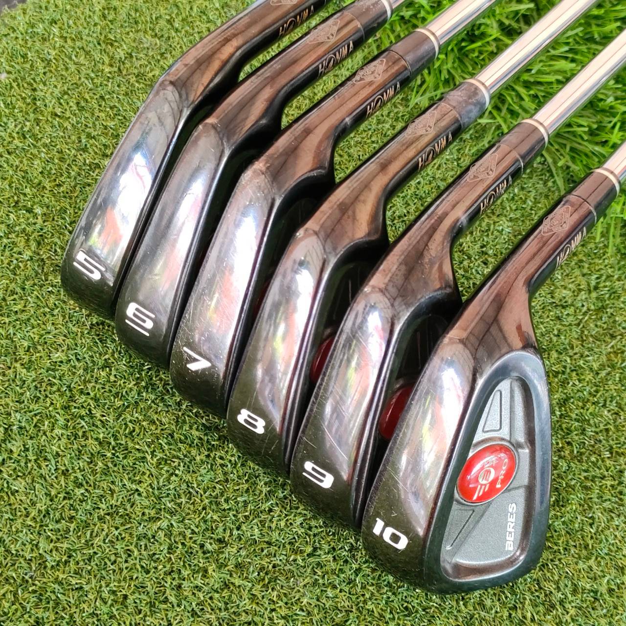 ชุดเหล็ก HONMA BERES PRO BLACK IP รุ่น LIMITED หายากจัด สวยหวานเจี๊ยบ มีเหล็ก 5 - 10 ทั้งหมด 6 ชิ้น ก้าน N.S.PRO 1050 GH FLEX S สุดๆแบบนี้นานๆเข้ามาทีครับ จัดด่วน!!!