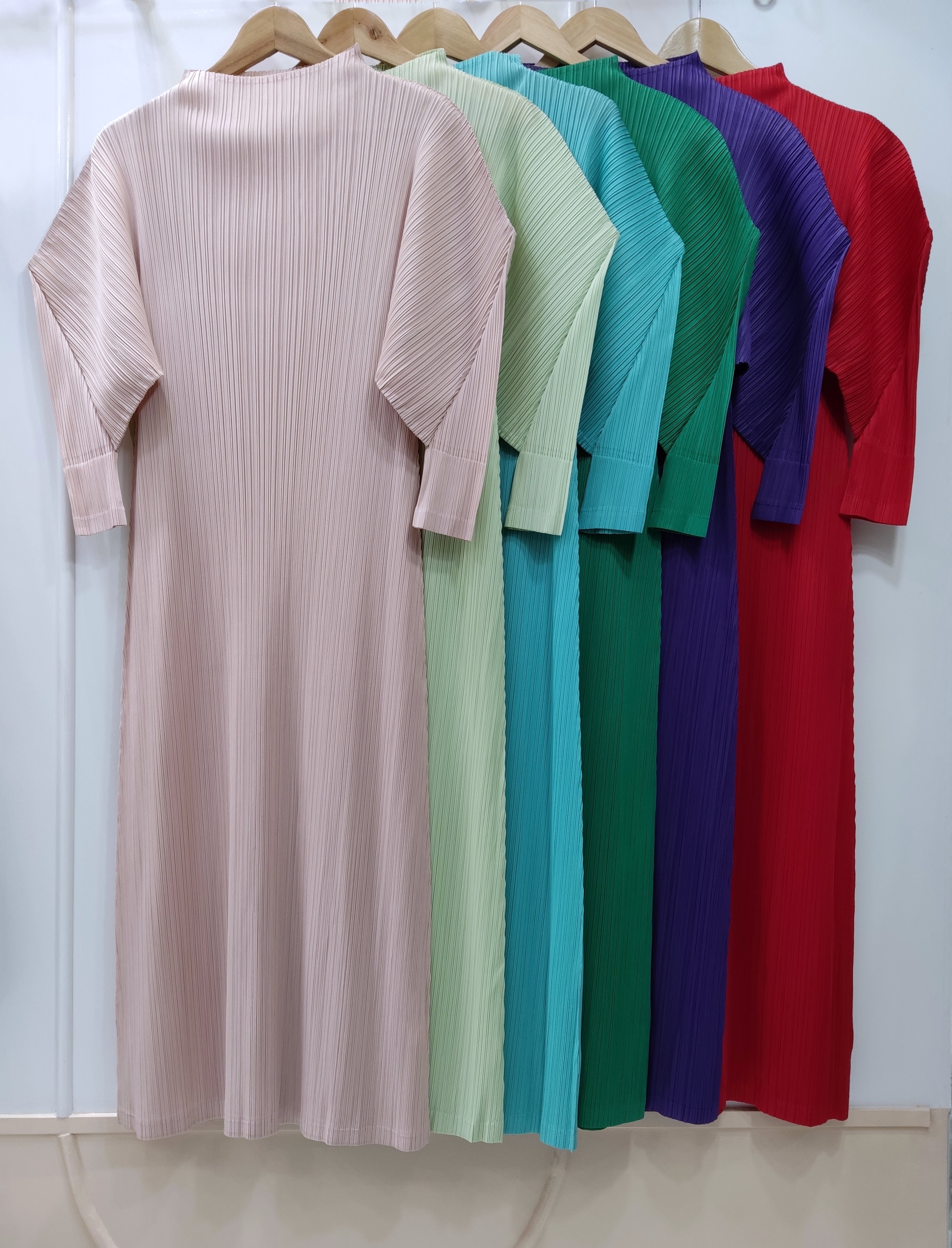 2MUAY รุ่น GJO7877 HIGH NECK ANGLE SLEEVE PLEAT DRESS เดรสผู้หญิง เดรสพลีทคุณภาพ 11สี FREE SIZE