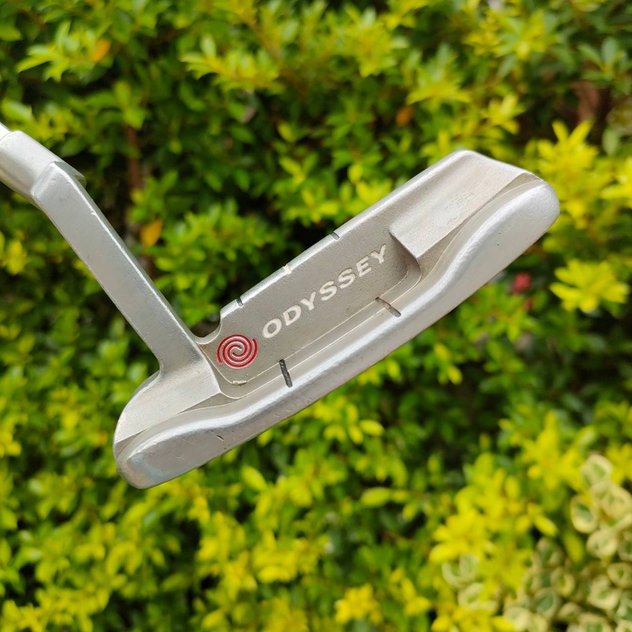 PUTTER ODYSSEY WHITE STEEL #1 ความยาว 34 นิ้ว ก้าน WHITE STEEL ** กริฟเสื่อมสภาพ ** มี COVER รุ่นนี้ยอดนิยม ทรงสตูดิโอ น้ำหนักดีมาก ไม้กอล์ฟมือสอง ของแท้ BY NakaraLuxurious