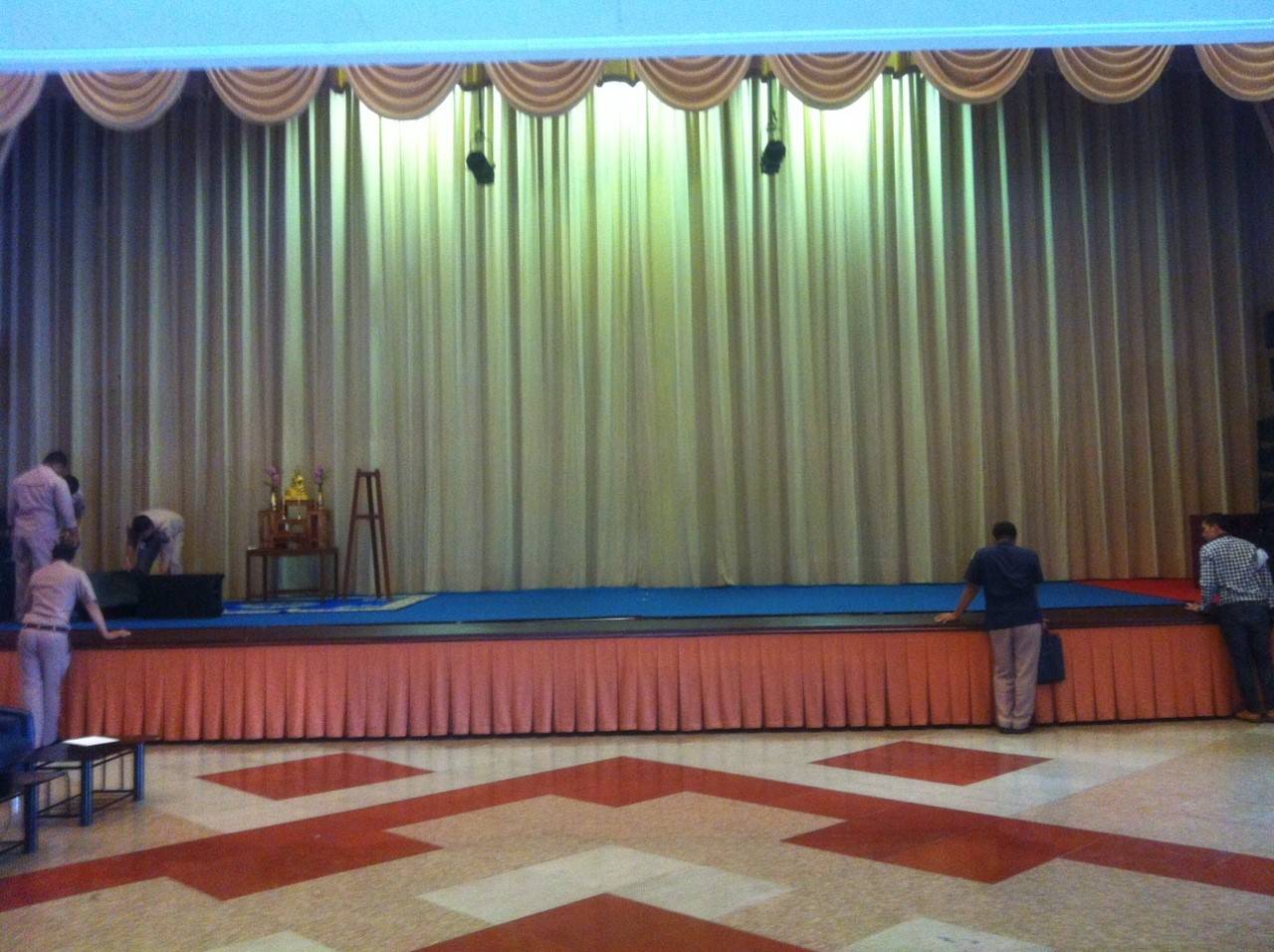 งานที่หอประชุมดุริยางค์ กองทัพเรือกรุงเทพ