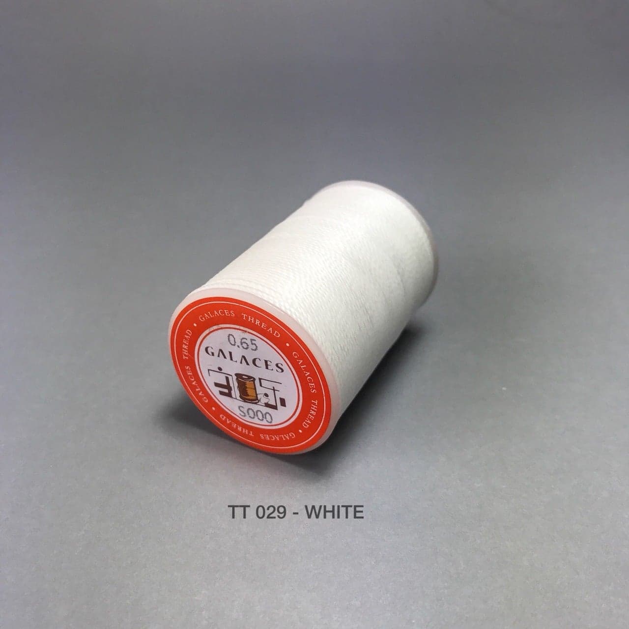 TT029-065 ด้ายโพลีเอสเตอร์ Polyester 0.65 ด้ายเย้บหนัง อุปกรณ์งานหนัง leatherbrass**ราคาต่อชิ้น**