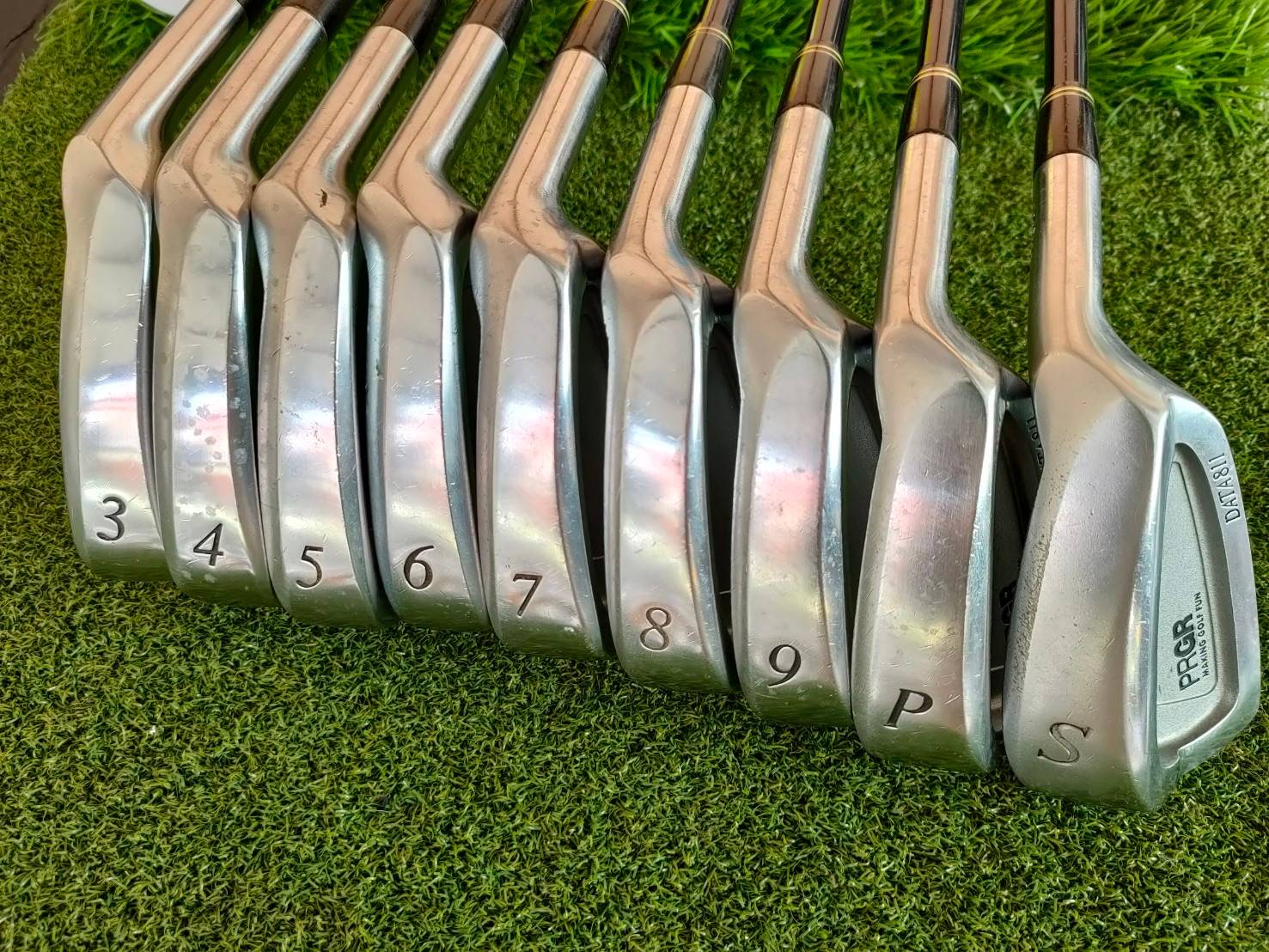 ชุดเหล็ก PRGR DATA811 มีเหล็ก 3 - PW SW ก้านกราไฟต์ PRGR M-40 /90MPH ไม้กอล์ฟพรีเมี่ยมจากประเทศญี่ปุ่น วัสดุดีมากตีง่ายและนุ่มมากวันนี้จัดให้ราคาพิเศษแน่นอนครับ