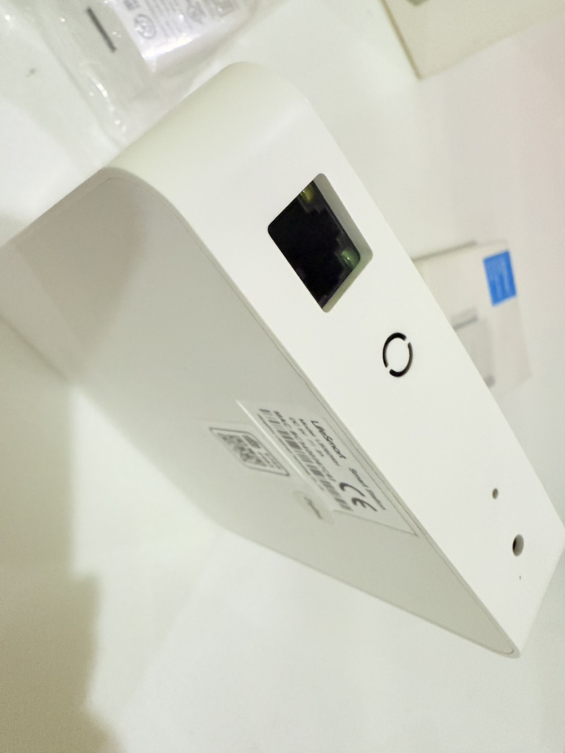 เซ็นเซอร์ไร้สาย LifeSmart Cube door / window sensor รุ่น LS058WH สำหรับติดประตูหรือหน้าต่าง เพื่อใช้ในระบบสมาร์ทโฮมและระบบความปลอดภัย