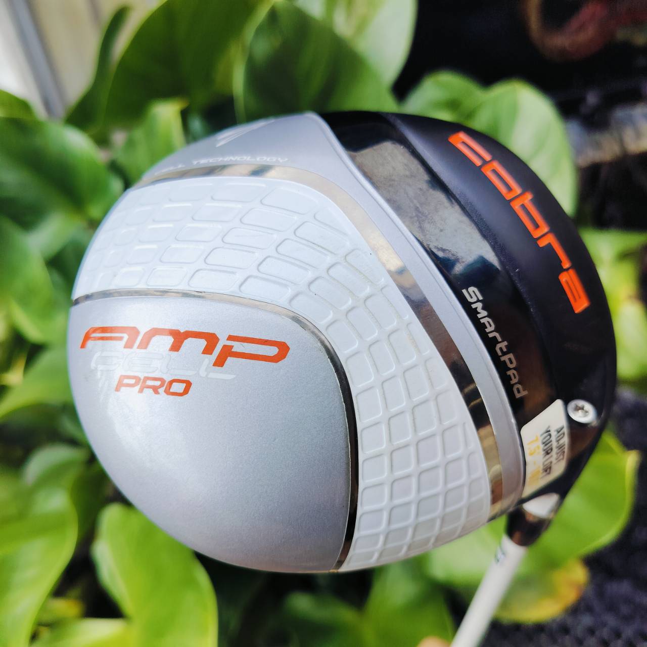 Driver COBRA AMP CELL PRO สามารถไขปรับองศาได้ 7.5 - 10.5 ก้าน FUJIKURA ROMBAX FLEX R เพิ่มประสิทธิภาพในการทำเกม และชดเชยความผิดพลาดได้อย่างยอดเยี่ยม ไม้กอล์ฟพรีเมี่ยมมือสอง ของแท้ By NakaraLuxurious
