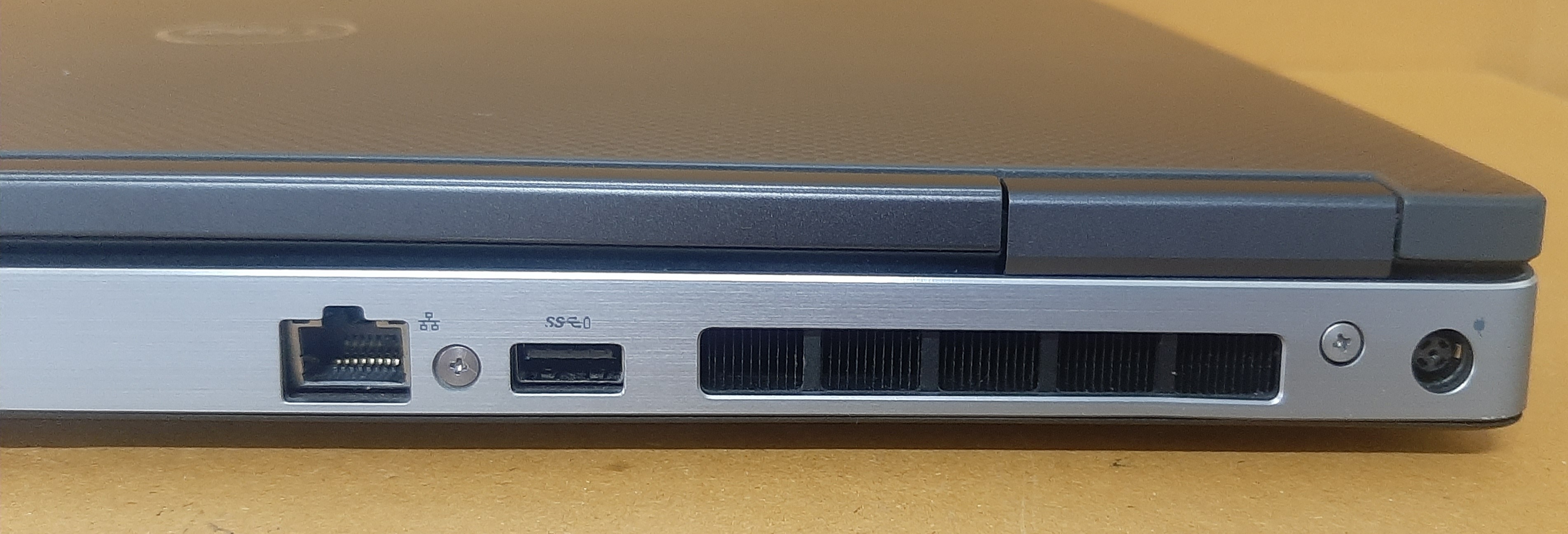 โน๊ตบุ๊คมือสอง สเปคเทพ Dell Precision 7740 (CPU Xeon E-2286M Ram128GB SSD M.2 1TB GPU16GB) พร้อมอะแดปเตอร์ สภาพดี ประกันร้าน 1 เดือน