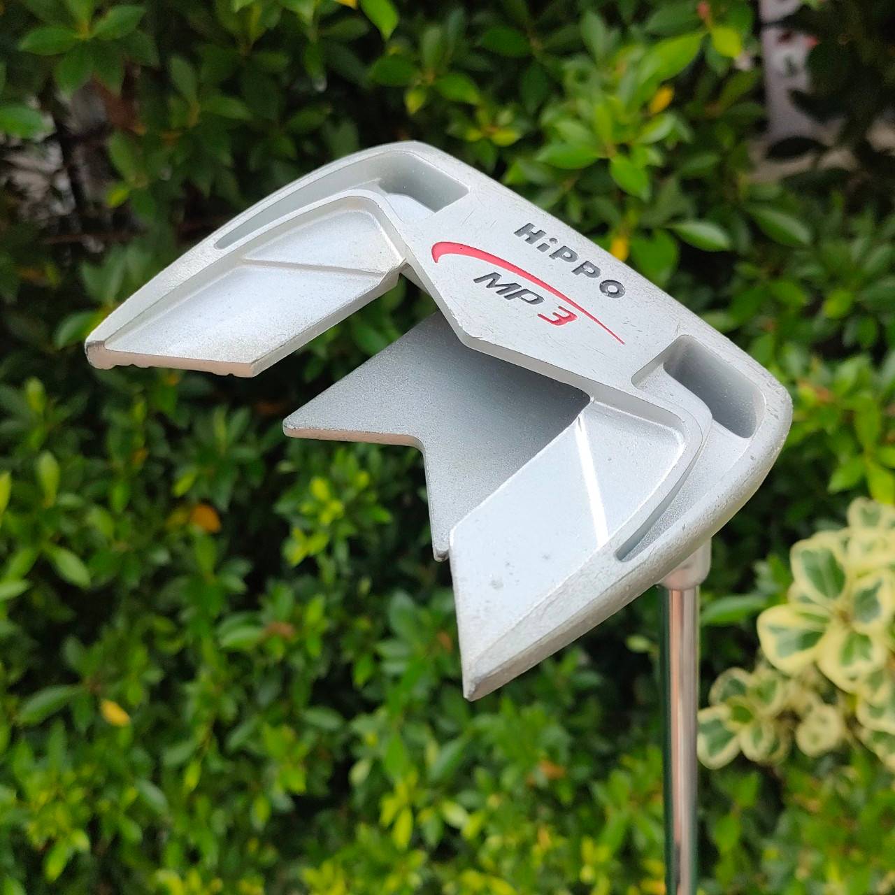 PUTTER HIPPO MP3 ความยาว 34 นิ้ว ก้าน RIFLE สุดยอดการกระจายน้ำหนัก มีทั้งปีดสองข้างเหมือนเบอร์ 7 และมีบอลอยู่ตรงกลาง และมี เส้นเล็งเห็นชัด!! ไม้กอล์ฟมือสอง ของแท้ BY NakaraLuxurious