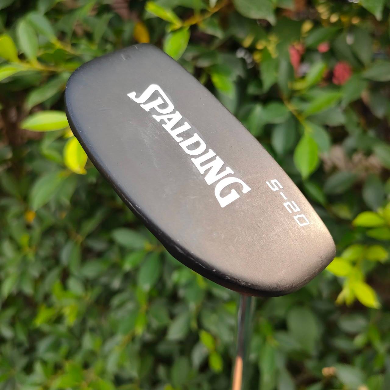 PUTTER SPALDING S-20 ความยาว 33 นิ้ว ก้าน SPALDING หน้าสัมผัสสวยมาก ทำให้เกาะไลน์สุดๆ สภาพสวยเลยครับ