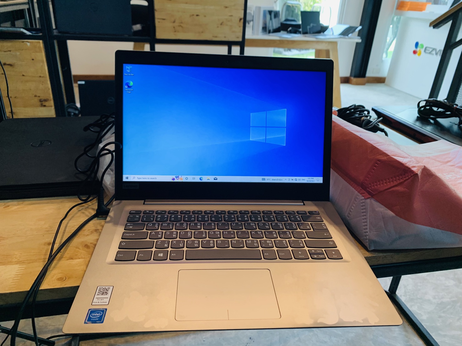 โน้ตบุ๊ค Notebook Lenovo 81A5 (N3350/4GB/128GB)+Adapter