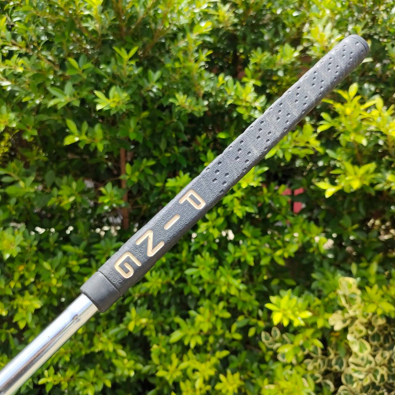 PUTTER PING B61 KARSTEN MFG CORP ความยาว 35 นิ้ว เป็นตัวคลาสสิค ที่นิยมมาก รูปทรงลงตัว ทำให้ บล๊านซ์ และชดเชยความผิดพลาดได้ดีมาก!! ไม้กอล์ฟมือสอง ของแท้ BY NakaraLuxurious