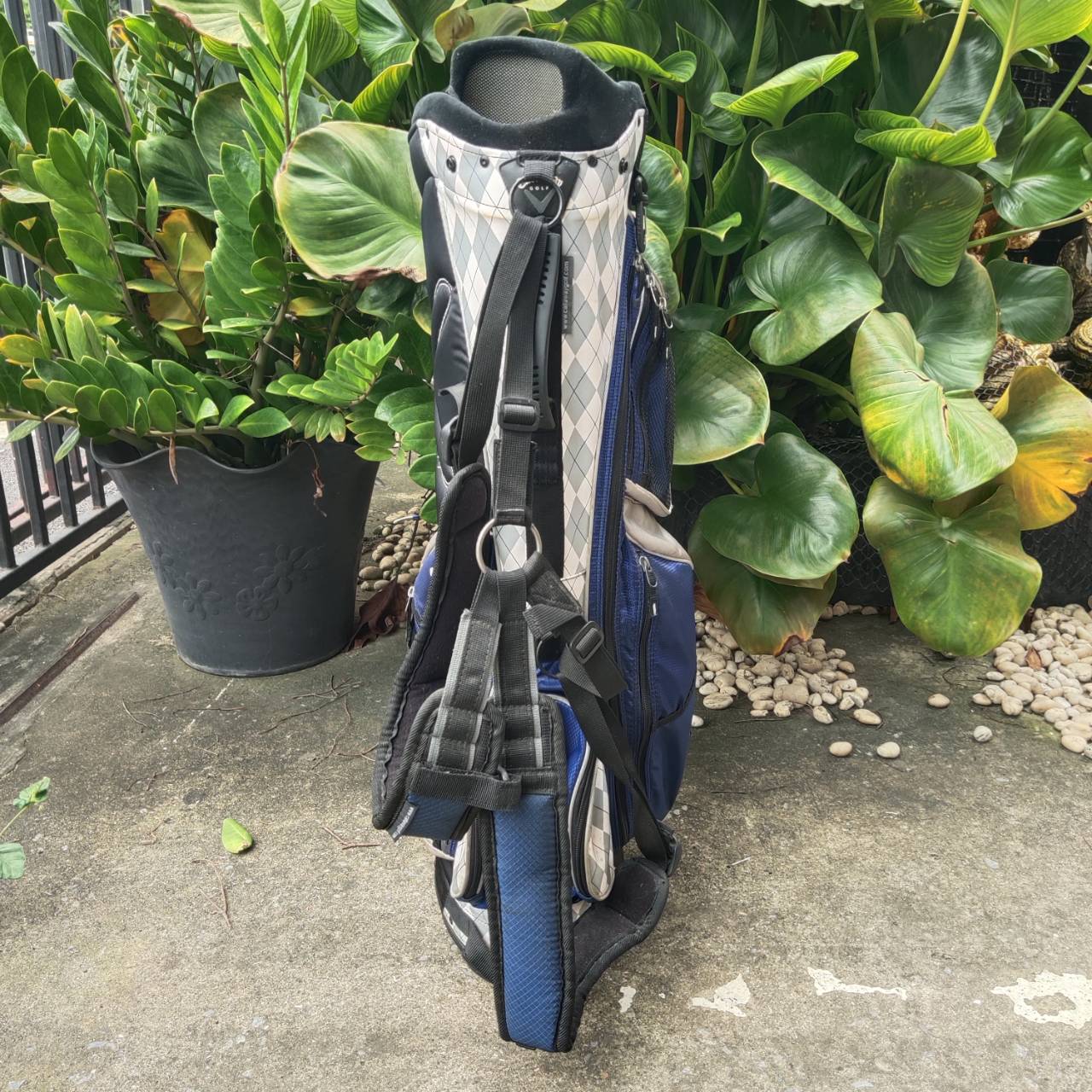 ถุงกอล์ฟขาตั้ง Callaway ของแท้มือสอง มีสายสะพายแบบเป้ *มีตาข่ายขาดเล็กน่้อย*