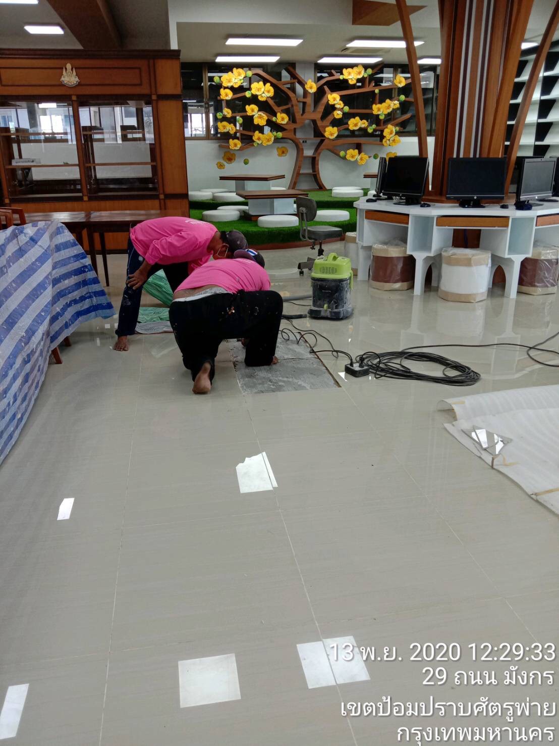 รร.สายปัญญา ปูกระเบื้องพื้น&ติดตั้งกระดานถนอมสายตา