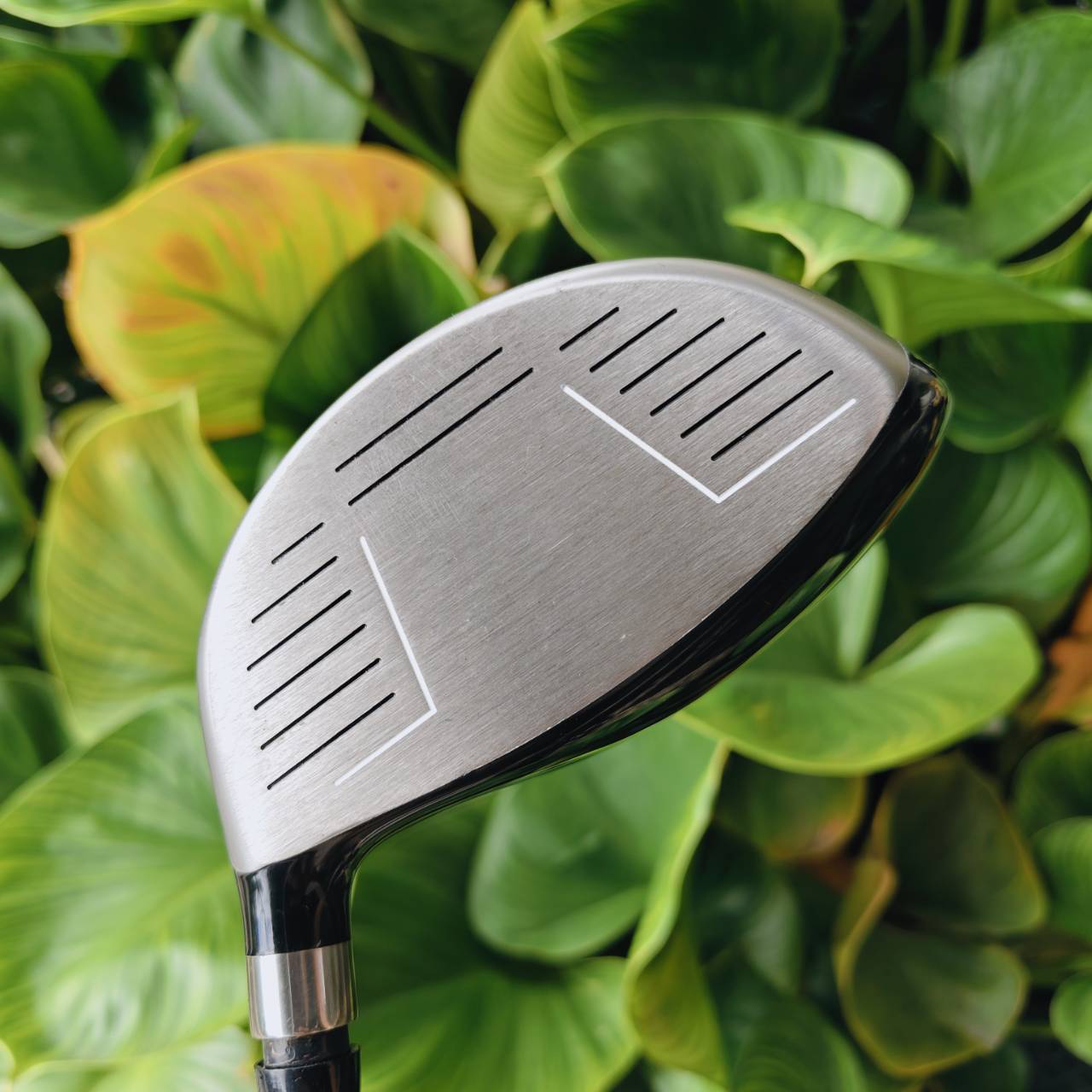 DRIVER NIKE SQ MACHSPEED — 9.5° ดีไซน์หัวไม้ทรงสี่เหลี่ยมอันเป็นเอกลักษณ์ของซีรีส์ Machspeed