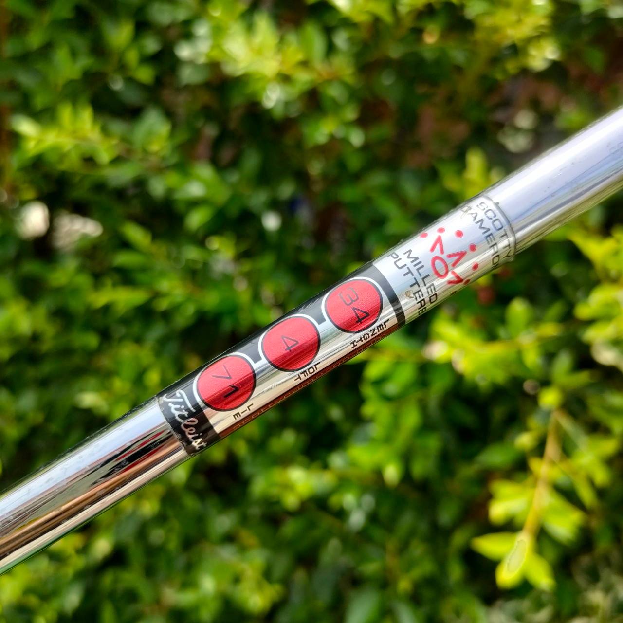 PUTTER TITLEIST SCOTTY CAMERON STUDIO SELECT FASTBACK NO.1 ความยาว 34 นิ้ว สวยเดิมทุกอย่าง รุ่นนี้พัตต์ดีมากๆ พัตต์ง่ายกว่า STUDIO มาก เพราะมีการชดเชยเพิ่มเยอะมาก และเช่นเดิม น้ำหนัก และหน้าสัมผัส เป็นอันดับ 1 ในใต้หล้า