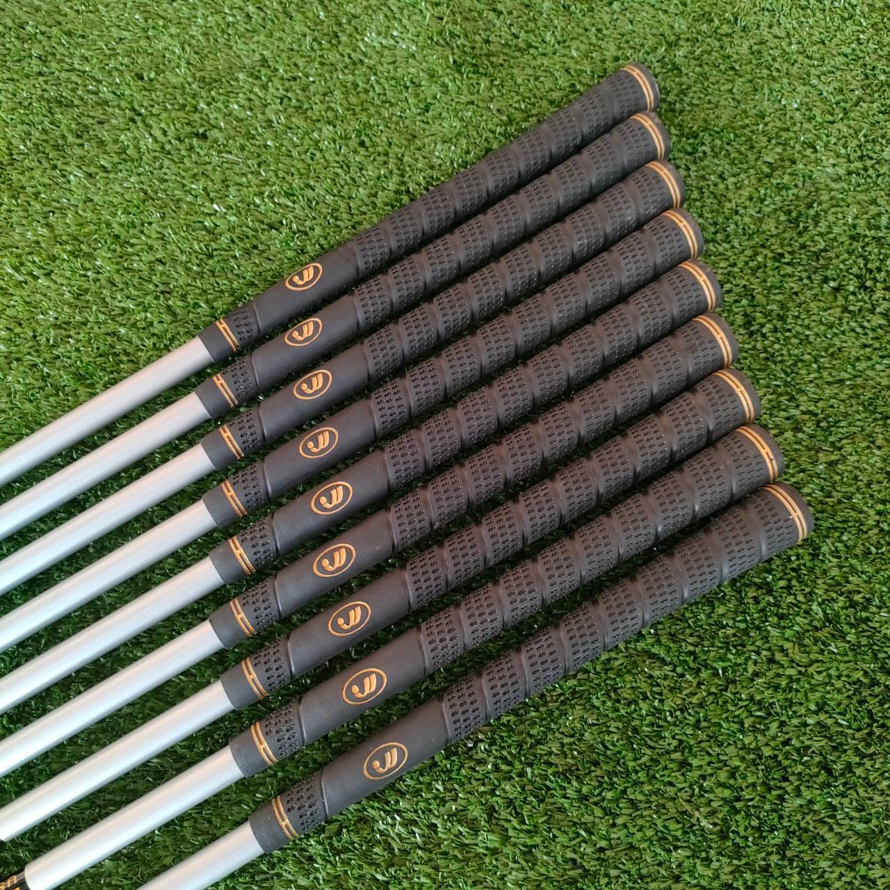 ชุดเหล็ก Mitsushiba golf JAPAN DECADE OVERSIZE ของใหม่!!! มีเหล็ก 3-9 เเละ PW SW เป็นชุดเหล็กจากญี่ปุ่นที่เน้นตีง่าย ใบใหญ่กว่าปกติ และมีถ่วงทังสเตน ไว้ทั้งด้านบนและล่างของใบเหล็ก ช่วยให้บล๊านซ์มาก!! ไม้กอล์ฟมือหนึ่ง ของแท้ BY NakaraLuxurious