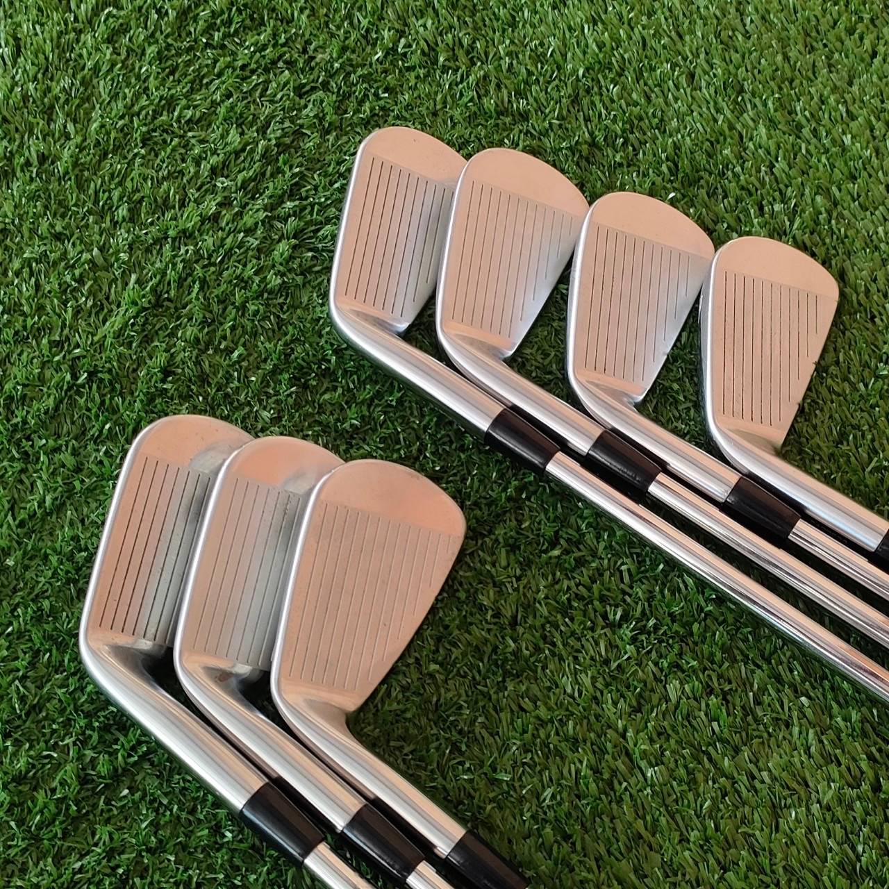 ชุดเหล็ก TITLELIST 716 CB และ MB FORGED มีเหล็ก 4-9 เเละ PW ก้าน KBS TOUR FLEX S สุดยอดแห่งความมันส์ของชุดเหล็ก เหล็กยาวเป็น CB ตีง่ายและมีถ่วงทังสเตน เหล็กสั้น MB หนักแน่น สปินจัดๆ ก้านเจ็งทั้งชุด สภาพสวยมาก