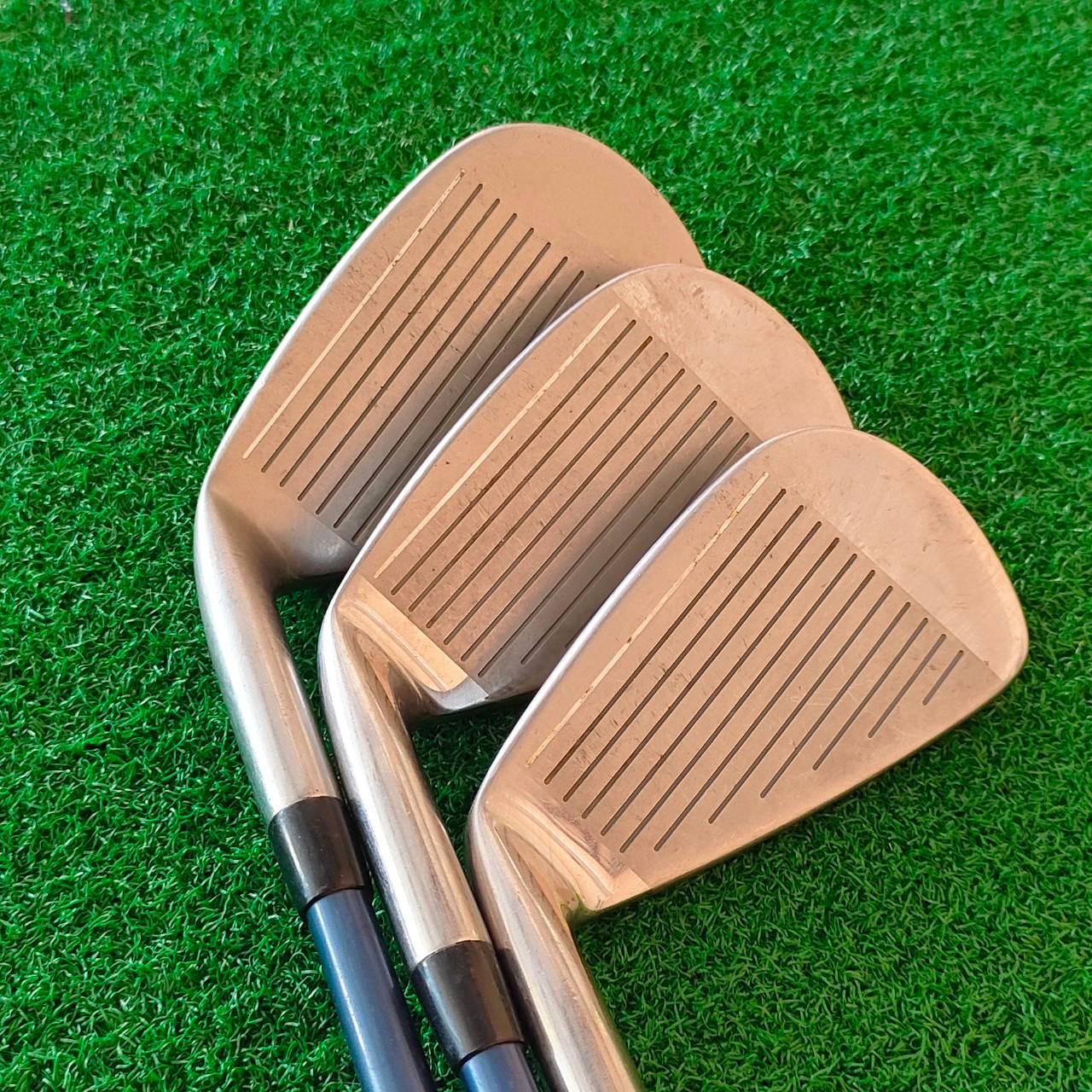 **ไม้กอล์ฟสำหรับเด็ก** ชุดเหล็ก MIZUNO มีเหล็ก 7,9,SW ก้าน ORICINAL MADE IN JAPAN น้องๆที่หาไม้กอล์ฟอยู่ ชุดนี้ของดีห้ามพลาด สำหรับเด็กเล่นได้ครบระยะครับ