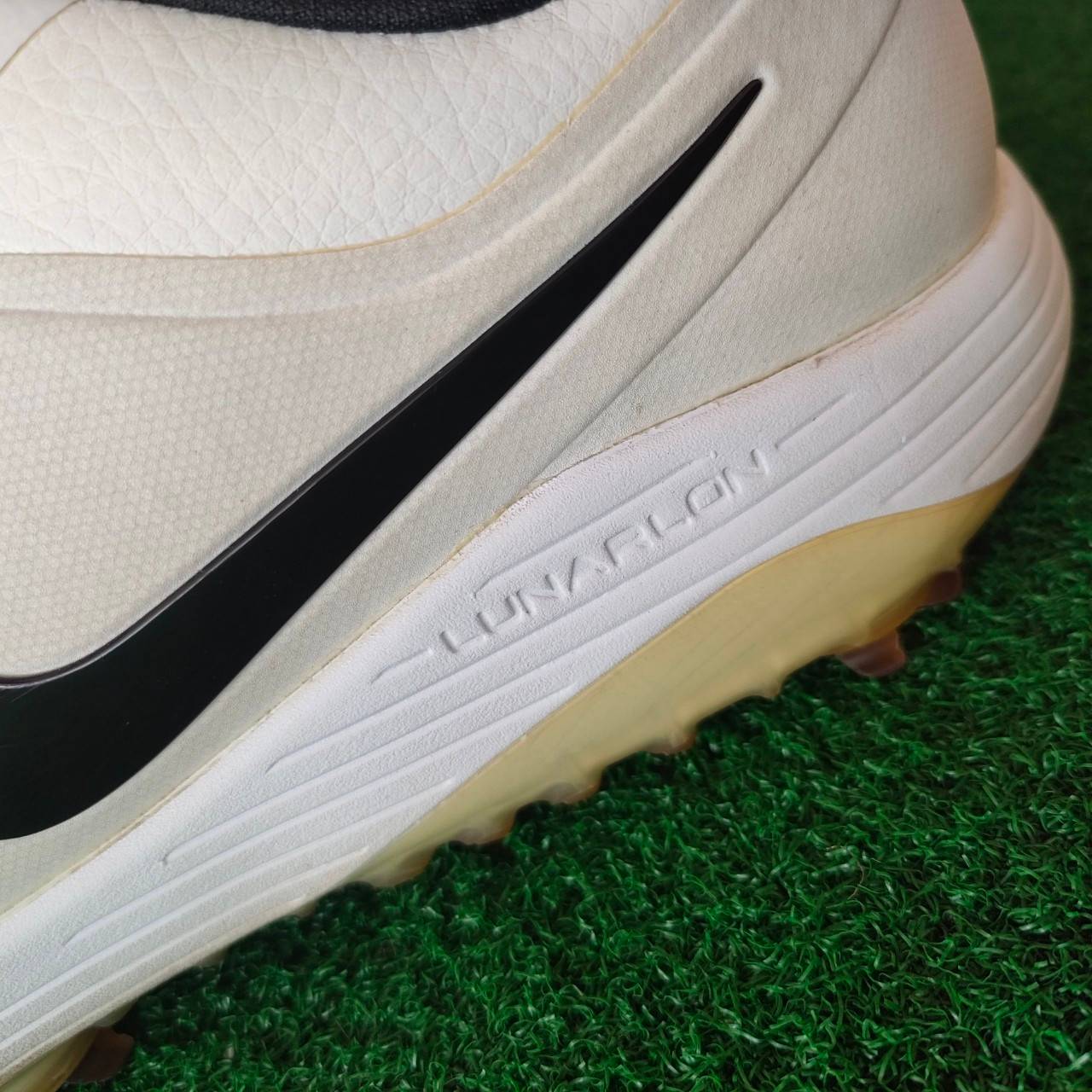 รองเท้ากอล์ฟ NIKE LUNARLON มือสอง ปุ่มหมุน BOA ใส่เข้าออกได้อย่างสะดวก ขนาดไชส์ US10W UK9 EUR44 CM 28 สภาพใหม่มาก!! มือสอง ของแท้ BY NakaraLuxurious