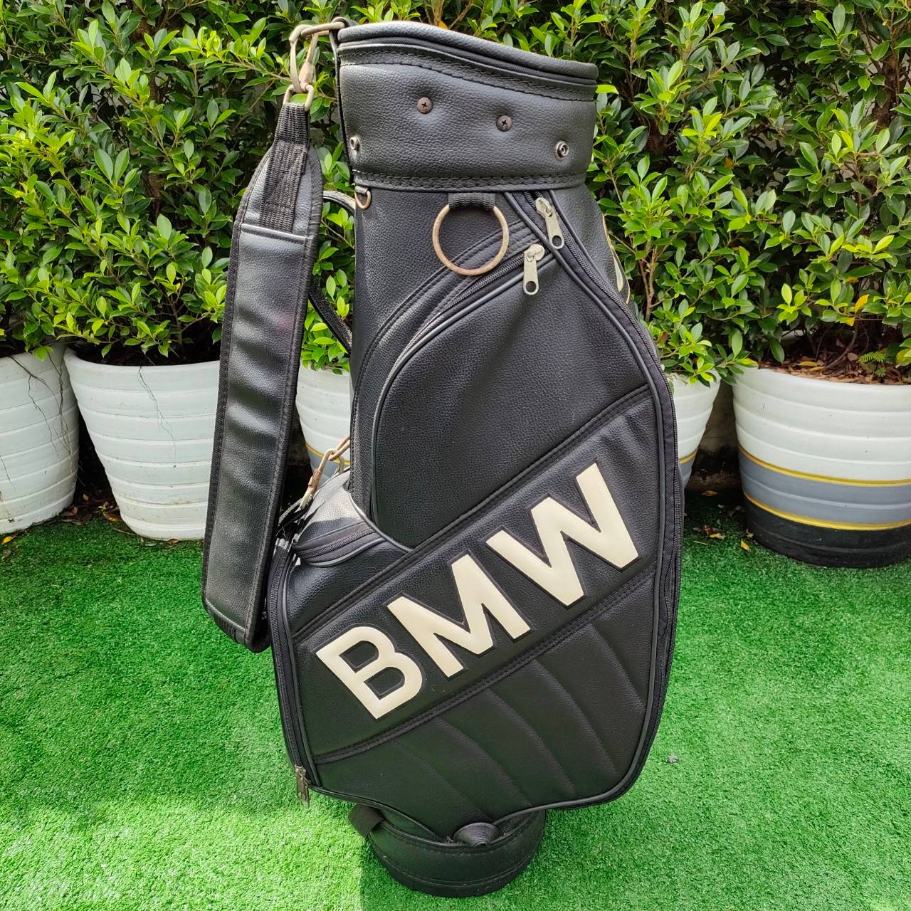 ถุงกอล์ฟ BMW มือสอง เป๊ก ซิป ใช้ได้หมด สภาพสวยเดิมๆครับ