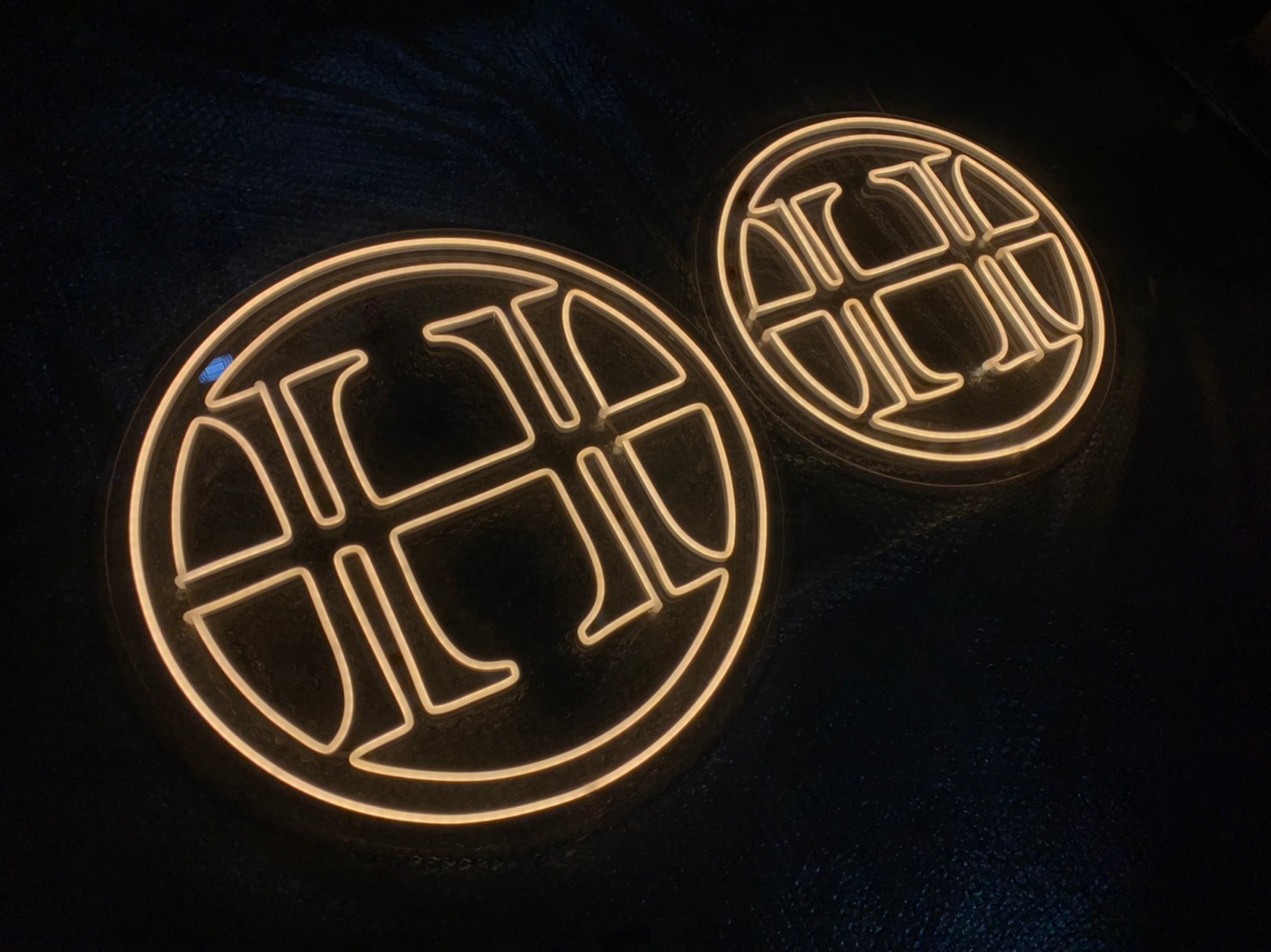 ไฟนีออน เฟค