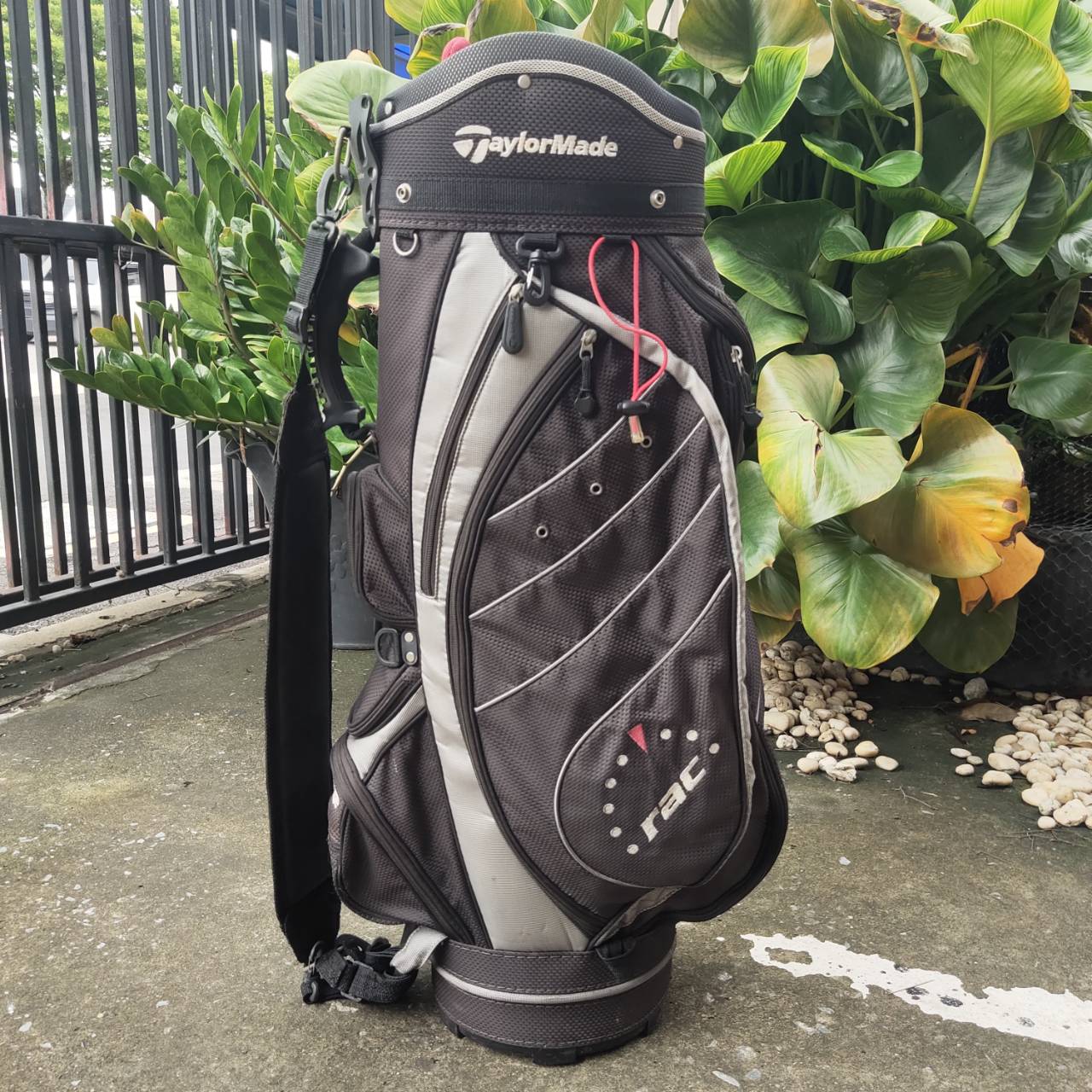 ถุงกอล์ฟ TaylorMade RAC มือสอง ถุงกอล์ฟดีไซน์เรียบ เท่ มีสไตล์ ฟังก์ชันครบ พร้อมลุยทุกสนาม