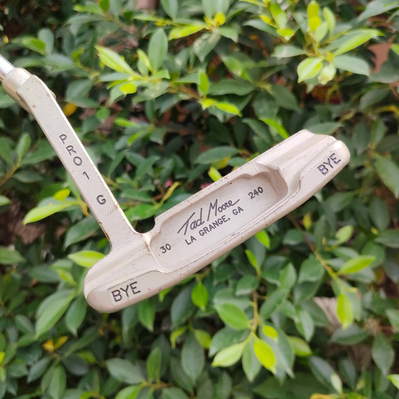 **"ไม้กอล์ฟสำหรับผู้หญิง ** PUTTER TAD MOOTE BYE BYE รุ่นดัง พัตต์ดีมาก ความยาว 32 นิ้ว