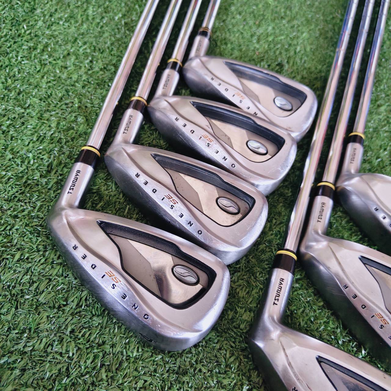 ชุดเหล็ก TSURUYA ONESIDER SE ตีง่ายและไกล เนื่องจากมีดีไซน์ ใบใหญ่ หน้าเด้ง และองศาโกง