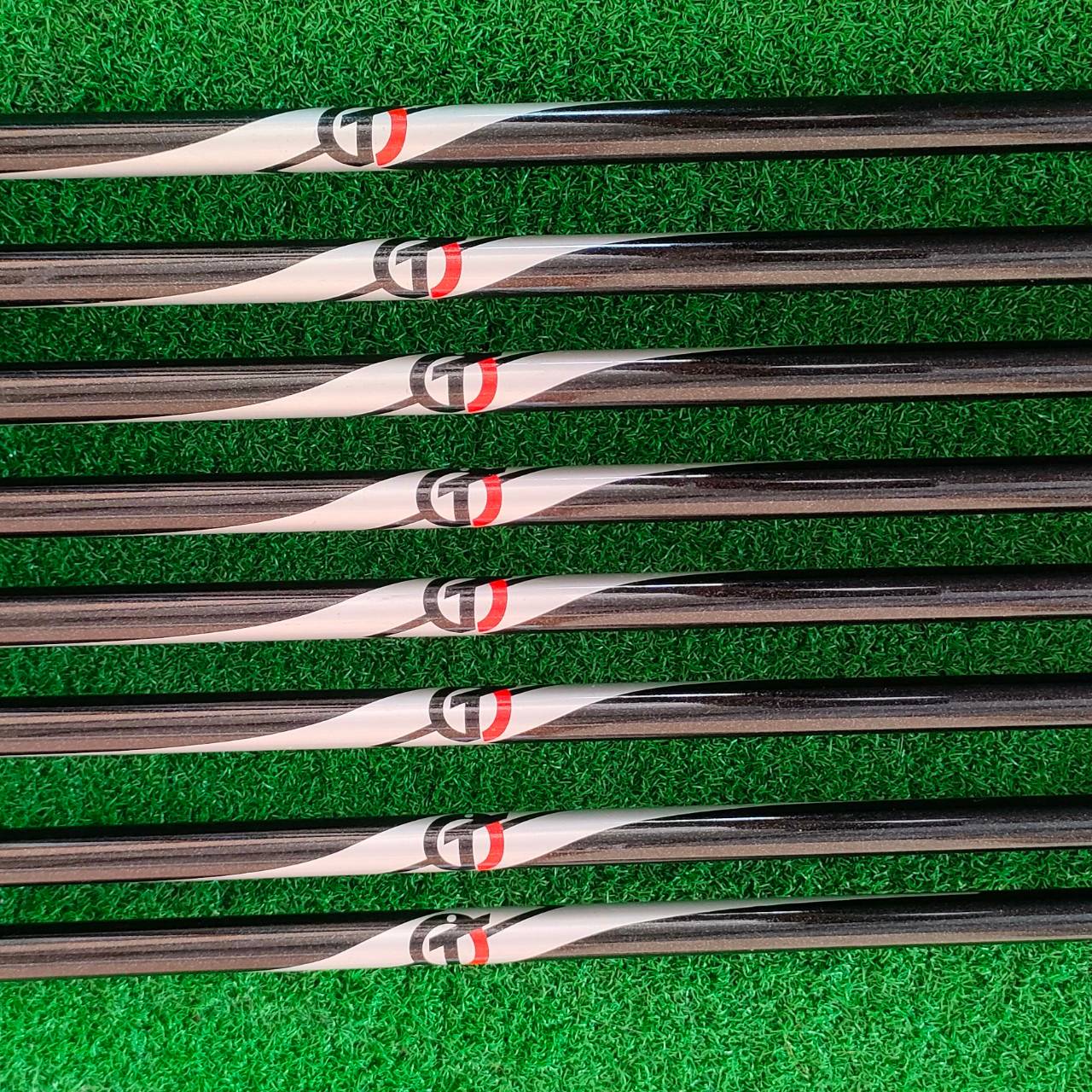 **ไม้กอล์ฟสำหรับผู้หญิง** ชุดเหล็ก T-ZOOM X5 มีเหล็ก 4-9 เเละ PW SW ก้าน MEMORY ACTION FLEX L เป็นเหล็ก FORGED CAVITY ตีง่าย วัสดุดีมากๆ นุ่มครับ ของใหม่รุ่นนี้ออกมา 39,899