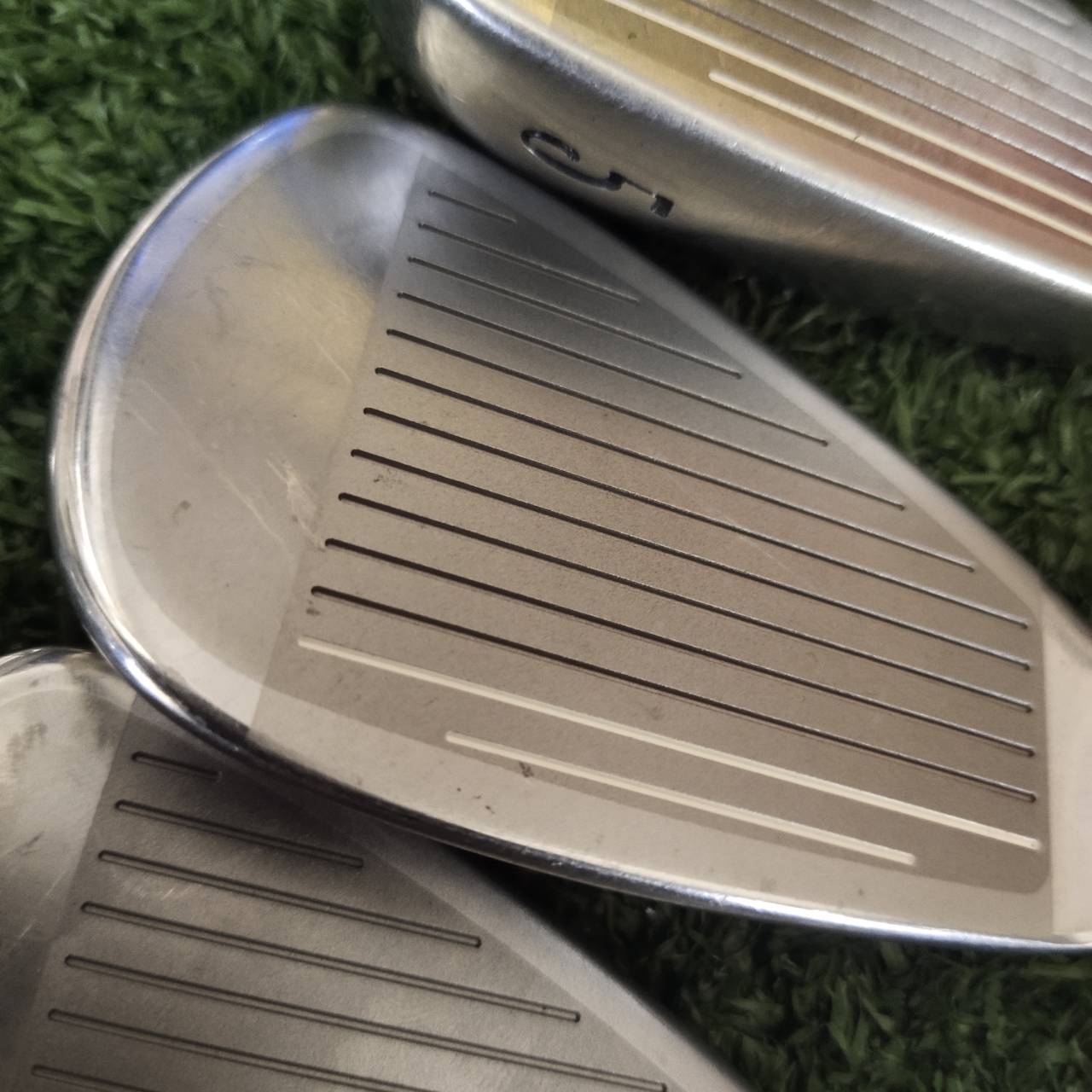 *ตำหนิแผ่นหลังแตก* ชุดเหล็ก Callaway BIGBERTHAR FUSION มีแผ่นหน้าเด้งอีกชั้น * สังเกตุจากรูป *