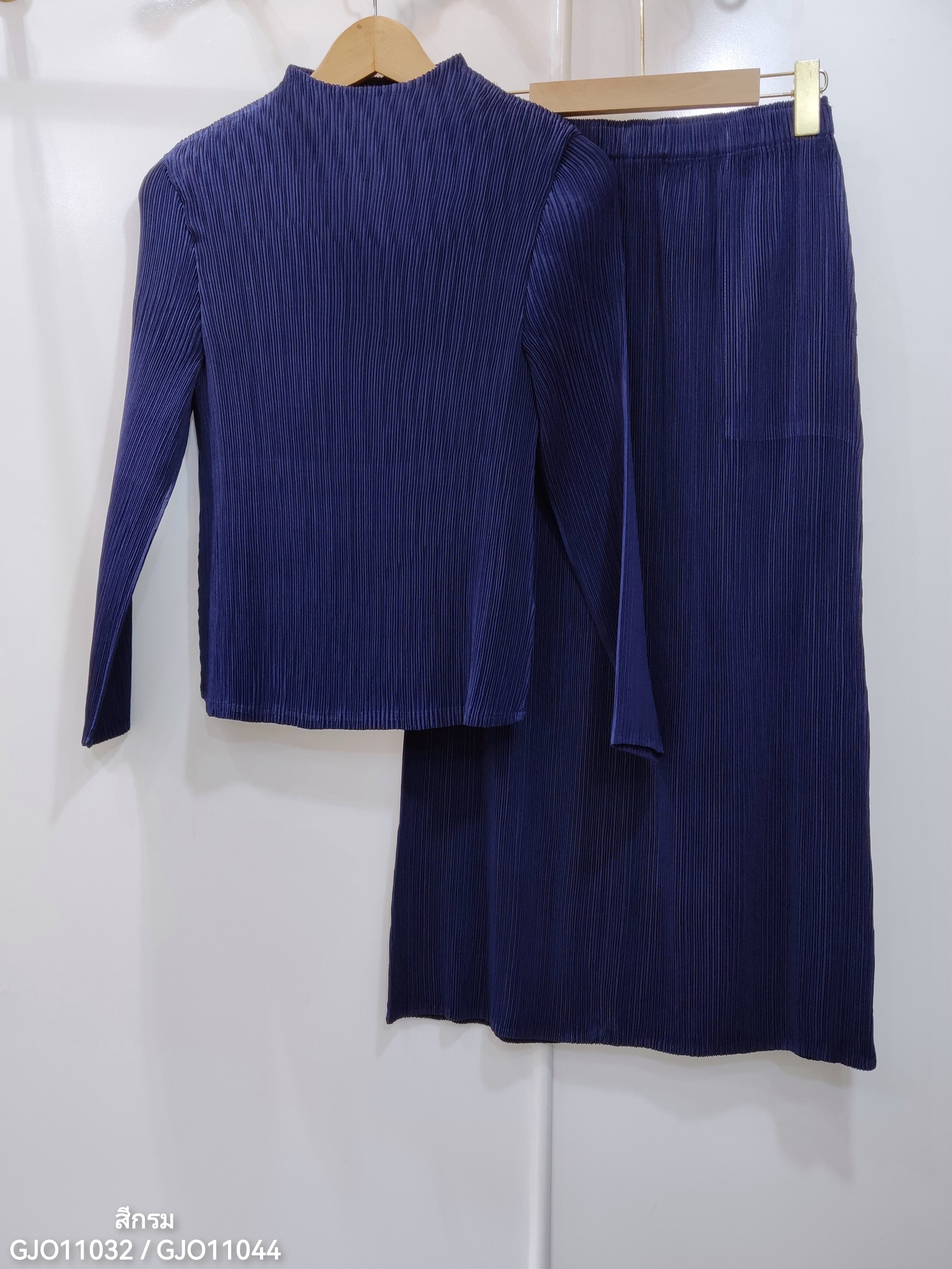 ปรับราคาลง20%!! 2MUAY รุ่น GJO11032/ GJO11044 เซ็ตพลีทผ้าแมตต์ HIGHNECK LONGSLEEVE TOP WITH PENCIL SKIRT PLEATED SET 10 สี FREE SIZE