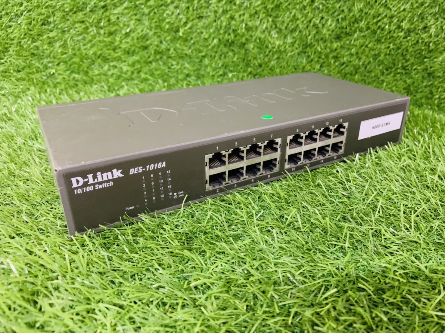 D-Link DES-1016A 16-Port 10/100 Network Switch