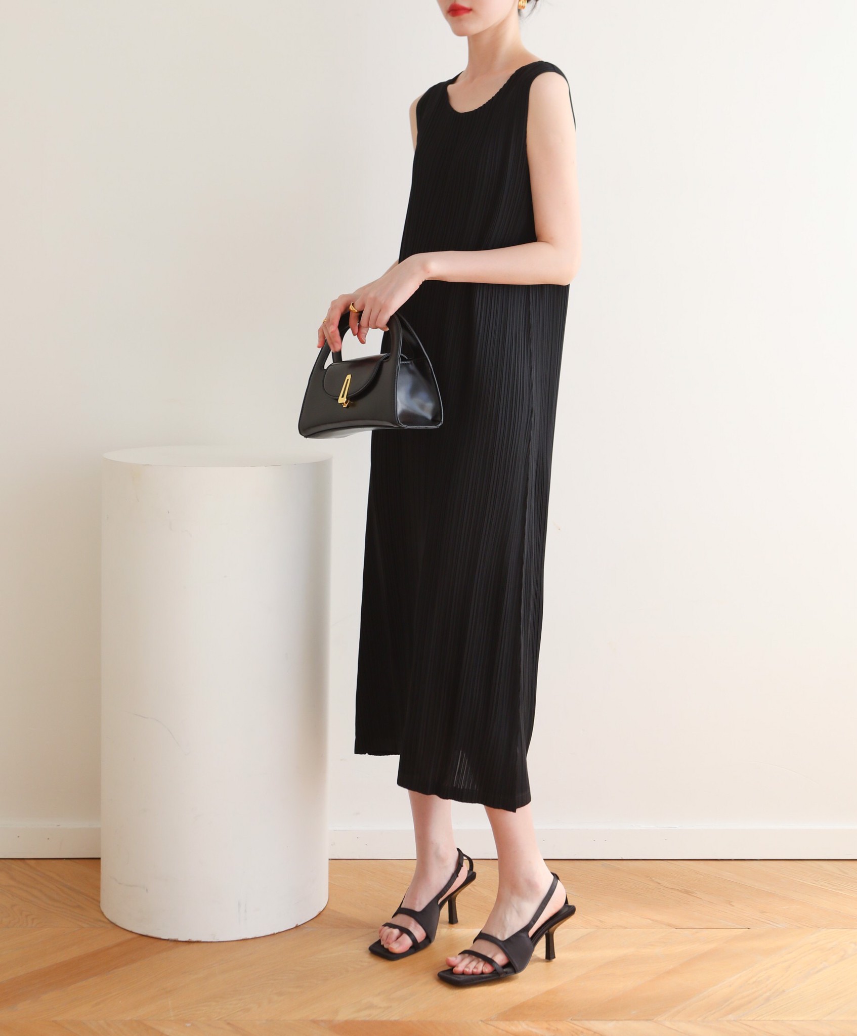 2MUAY BASIC รุ่น GJO7729 SLEEVELESS PLEATED DRESS เดรสผู้หญิง เดรสพลีทคุณภาพ 12สี
