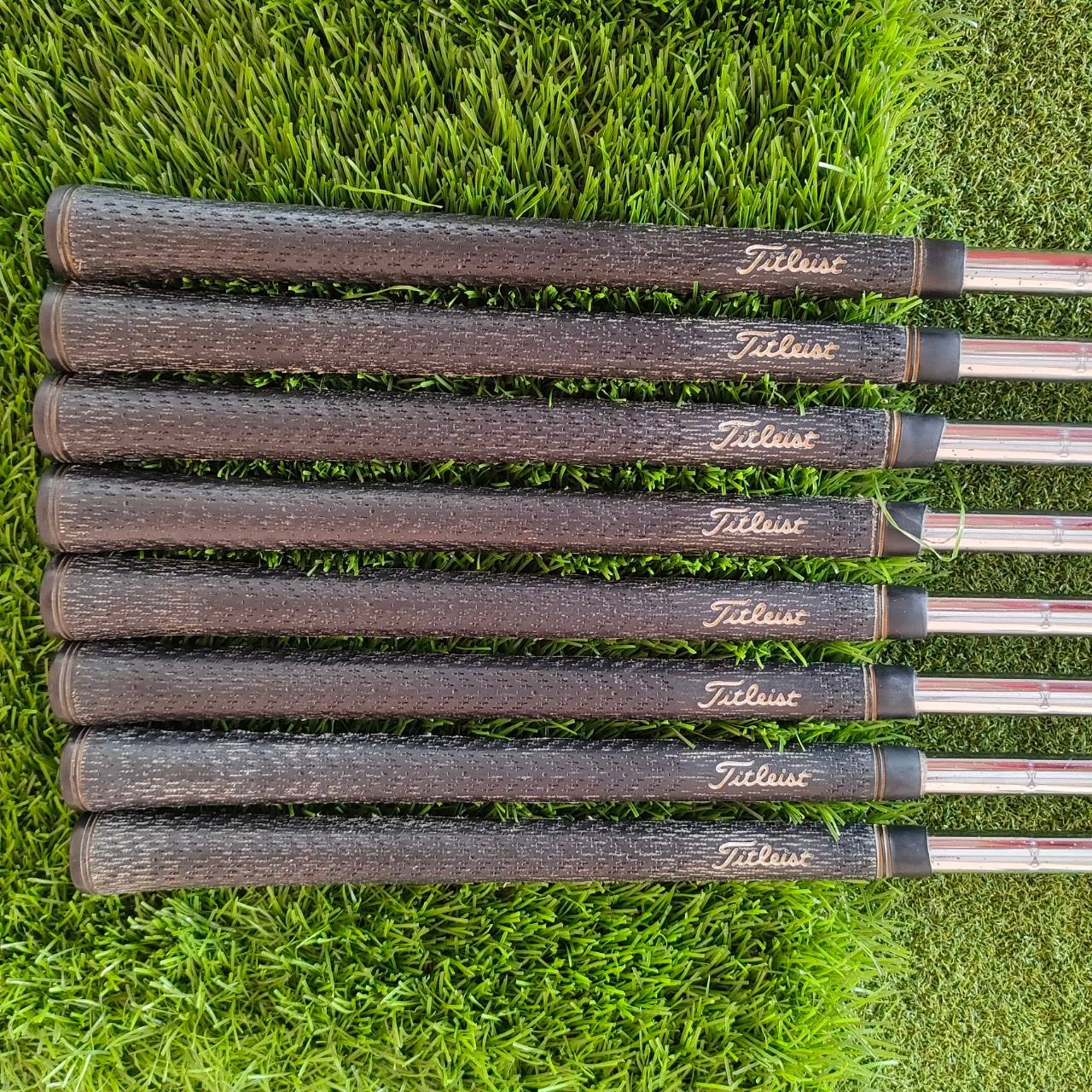ชุดเหล็ก TITLELIST 762 DCI มีเหล็ก 3-9 PW ทั้งหมด 8 ชิ้น ก้าน DYNAMIC GOLD R300 เหล็กคม ตีไม่ยากครับ ให้สปินได้จัด
