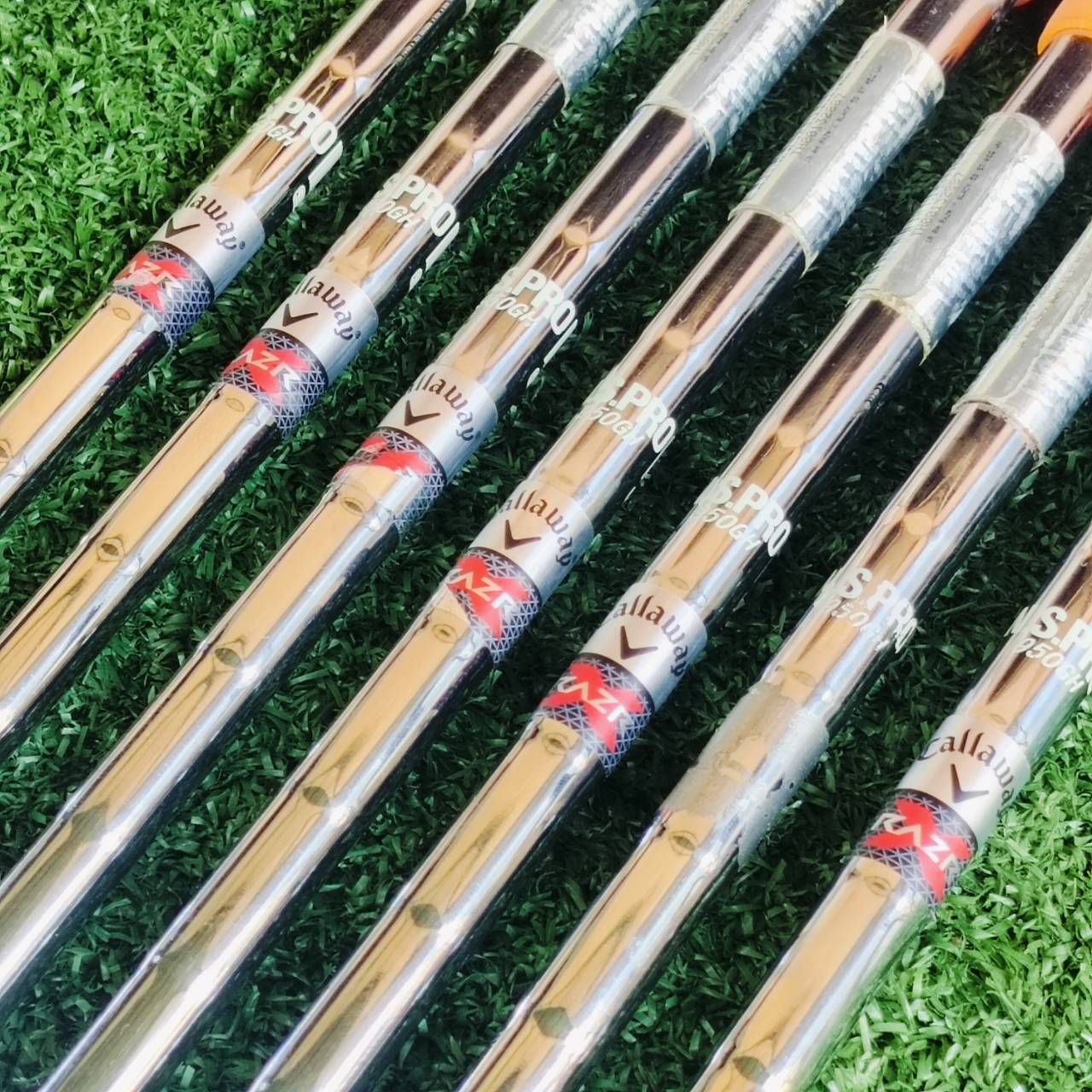 ชุดเหล็ก Callaway RAZR X Black PVD Finish ใบเหล็กสีดำ ให้ความดุดัน สวยงามสะดุดตา และลดแสงสะท้อนได้เป็นอย่างดี ไม้กอล์ฟพรีเมี่ยมมือสอง ของแท้ By NakaraLuxurious