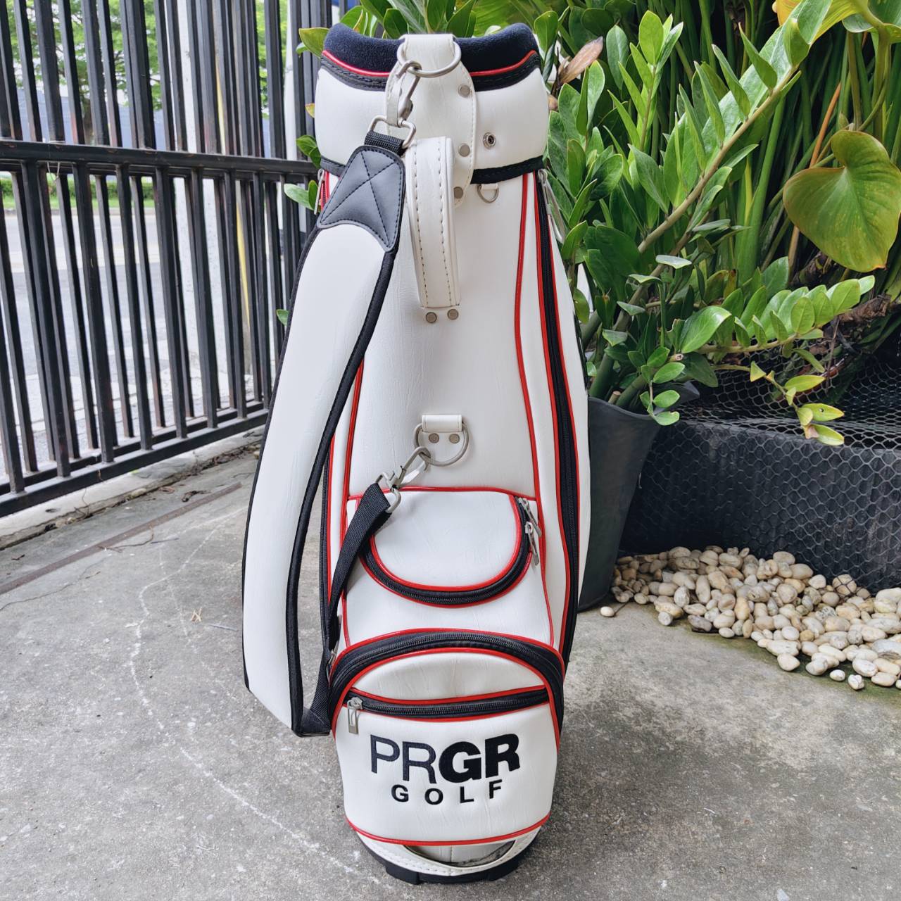 ถุงกอล์ฟ PRGR มือสอง สีขาวสวย รุ่น TOUR ใบใหญ่ จุอุปกรณ์ครบ