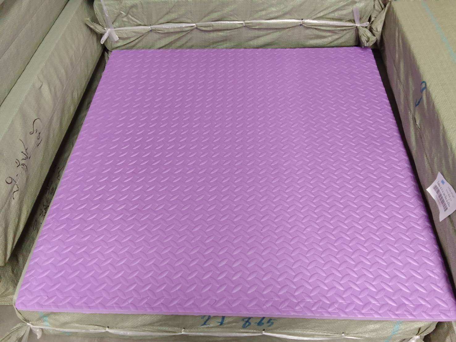 แผ่นโฟมปูพื้นกันกระแทก จิ๊กซอ EVA (งานนำเข้า) 20 มล 100x100 หนา2 ซม. ,แผ่นกันกระแทก,แผ่นโฟมปูพื้น, โฟมปูพื้น,จิ๊กซอว์ปูพื้น, แผ่นรองคลาน สำหรับเครื่องเล่นสนามในร่ม ห้องเด็กเล่น พร้อมส่ง ราคาโรงงาน