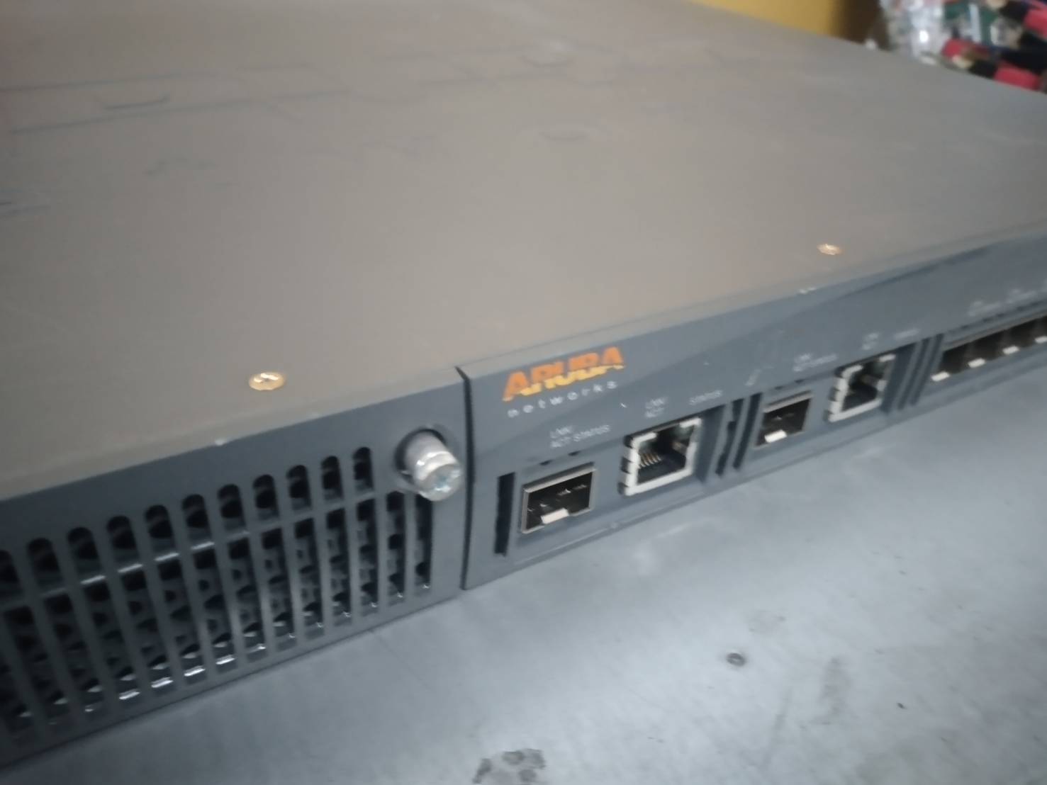HPE JW743A Aruba 7210 4p 10GBase-X (SFP+) 2p Dual Pers Controller (RW) + PSU