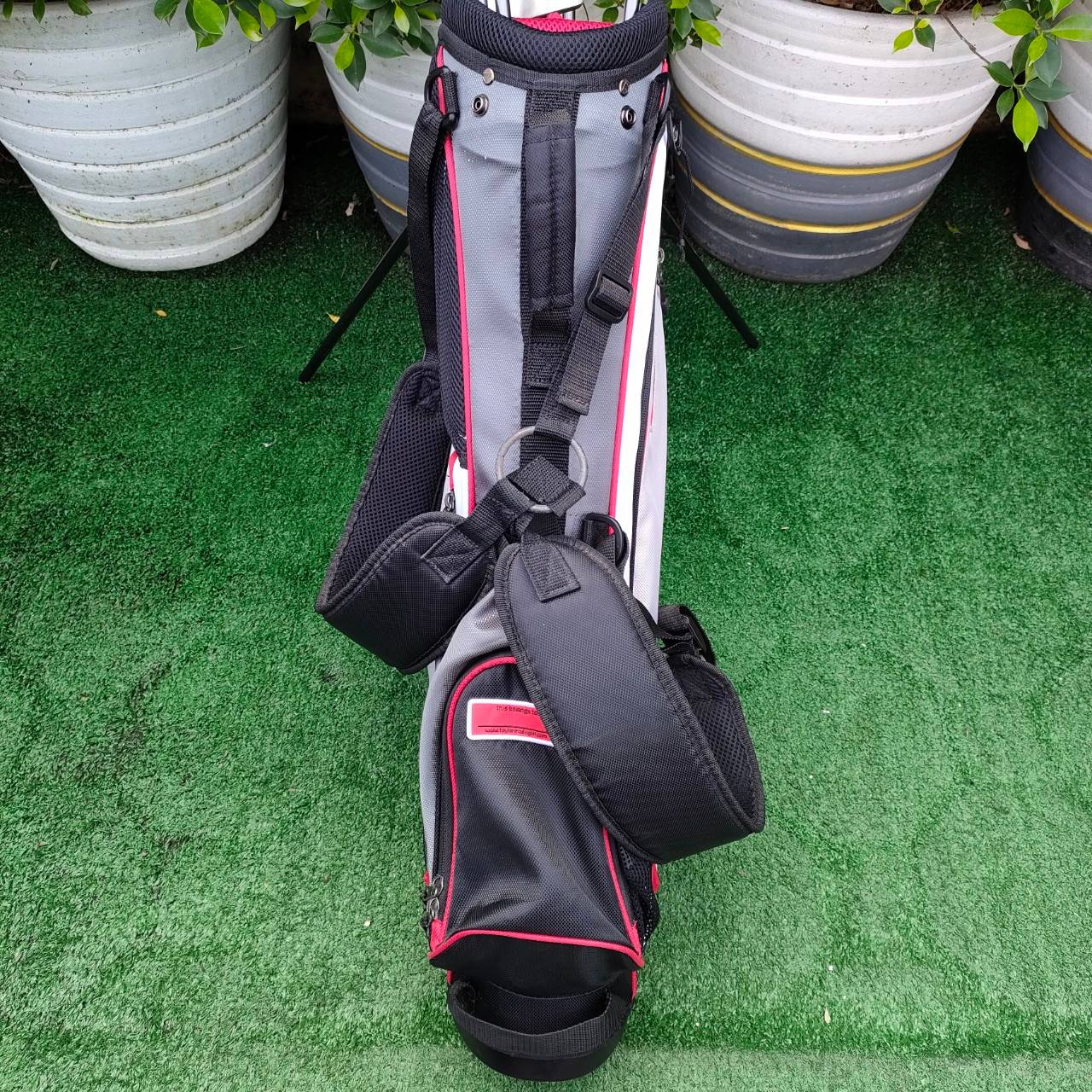 **ไม้กอล์ฟครบชุดสำหรับเด็ก** TAYLORMADE PHENOM พร้อมถุงกอล์ขาตั้ง สภาพสวยนางฟ้าสุดๆ สำหรับน้องที่อายุ 9 - 12 ขวบ