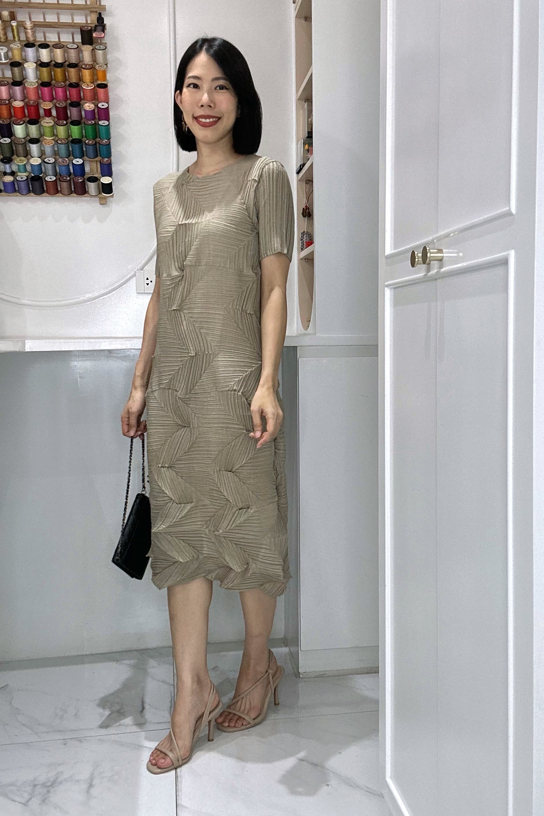 อกถึง 40นิ้ว 2MUAY GJO5633 เดรสพลีทคุณภาพ SHORT SLEEVE ZIGZAG PLEAT DRESS 4สี FREE SIZE