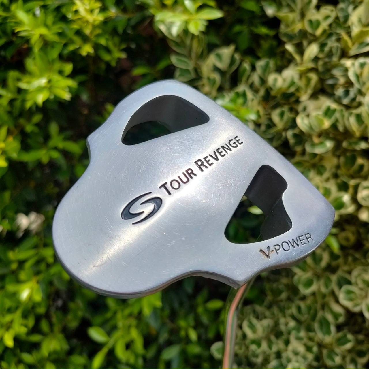 PUTTER TOUR REVENGE V-POWER ความยาว 33 นิ้ว HIGH M.O.I. ใบใหญ่ ชดเชยความผิดพลาดได้สูงมาก และเล็งได้ง่ายมาก แม่นยำ FACE BLANCE และหน้าไม้สัมผัสทั้งนุ่ม และเกาะไลน์แบบสุดๆ