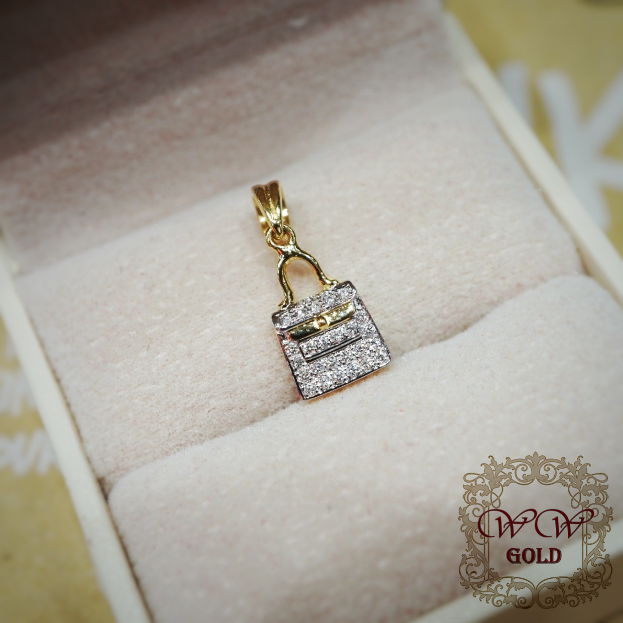 จี้กระเป๋า ราคา 10,xxx.-