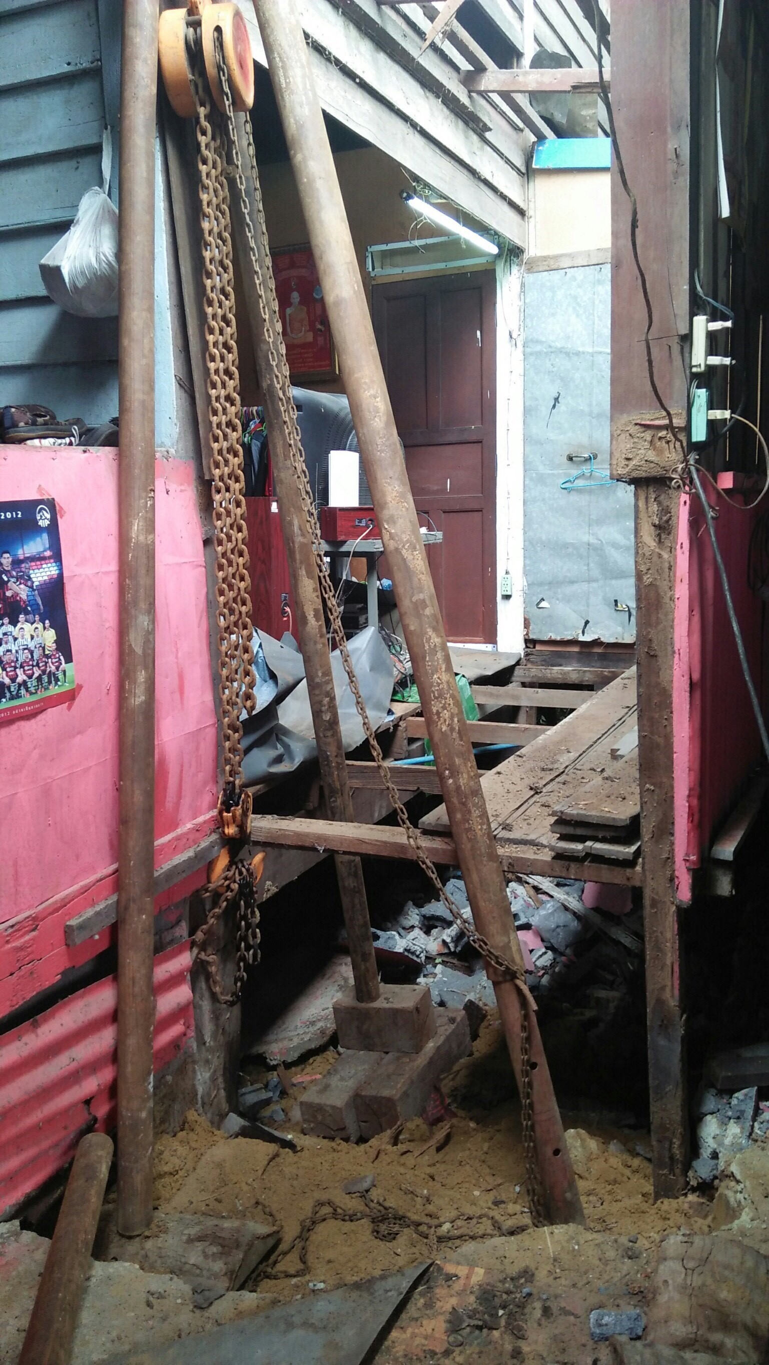 งานดีดบ้านขึ้น,เปลี่ยนฝ้า,เปลี่ยนหลังคาบ้านพัก การรถไฟแห่งประเทศไทย